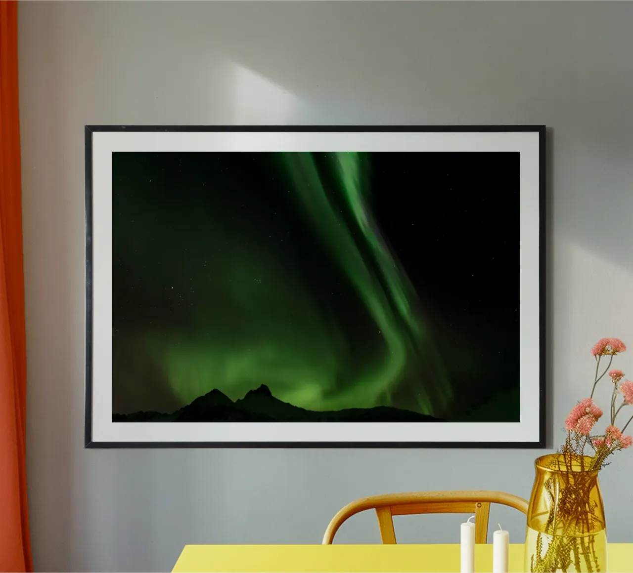 Sinfonia dell'aurora boreale, Norvegia poster con telaio in plastica da PhotoVibe Decor