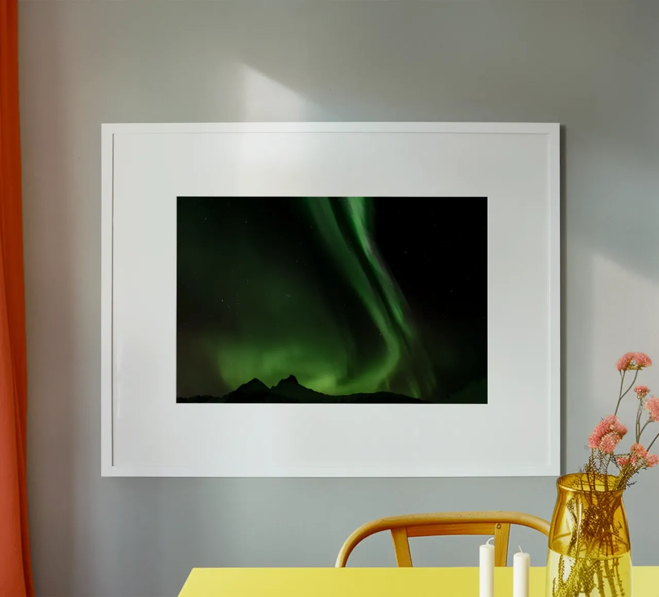 Sinfonia dell'aurora boreale, Norvegia poster con telaio in plastica da PhotoVibe Decor