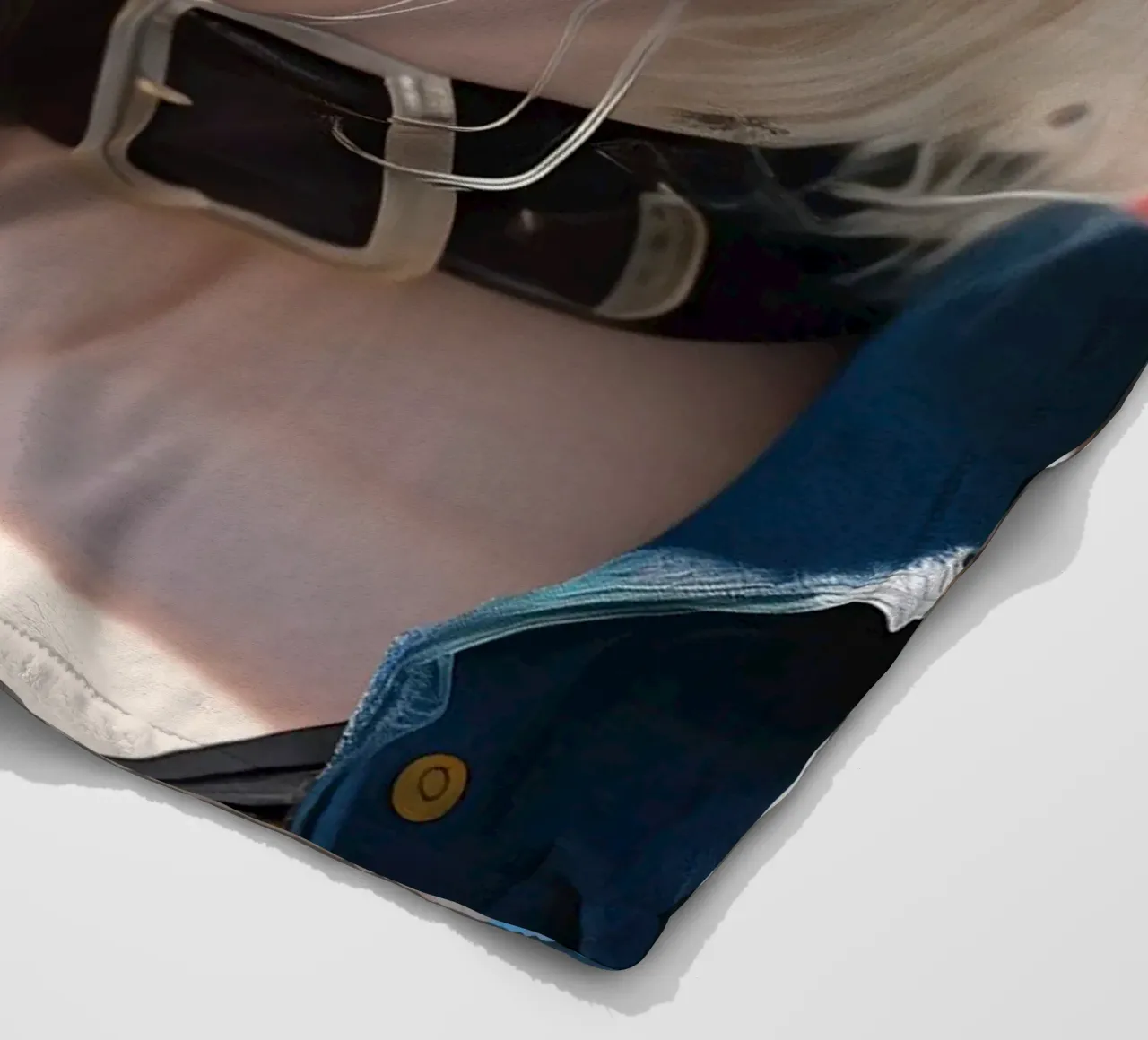 Android 18 Dragon Ball coperta in pile da Fleur de Lys