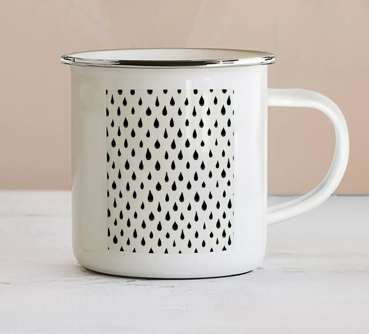 Active wear, modello semplice con gocce d'acqua nere disegnate a mano tazza in smalto da gulsengunel