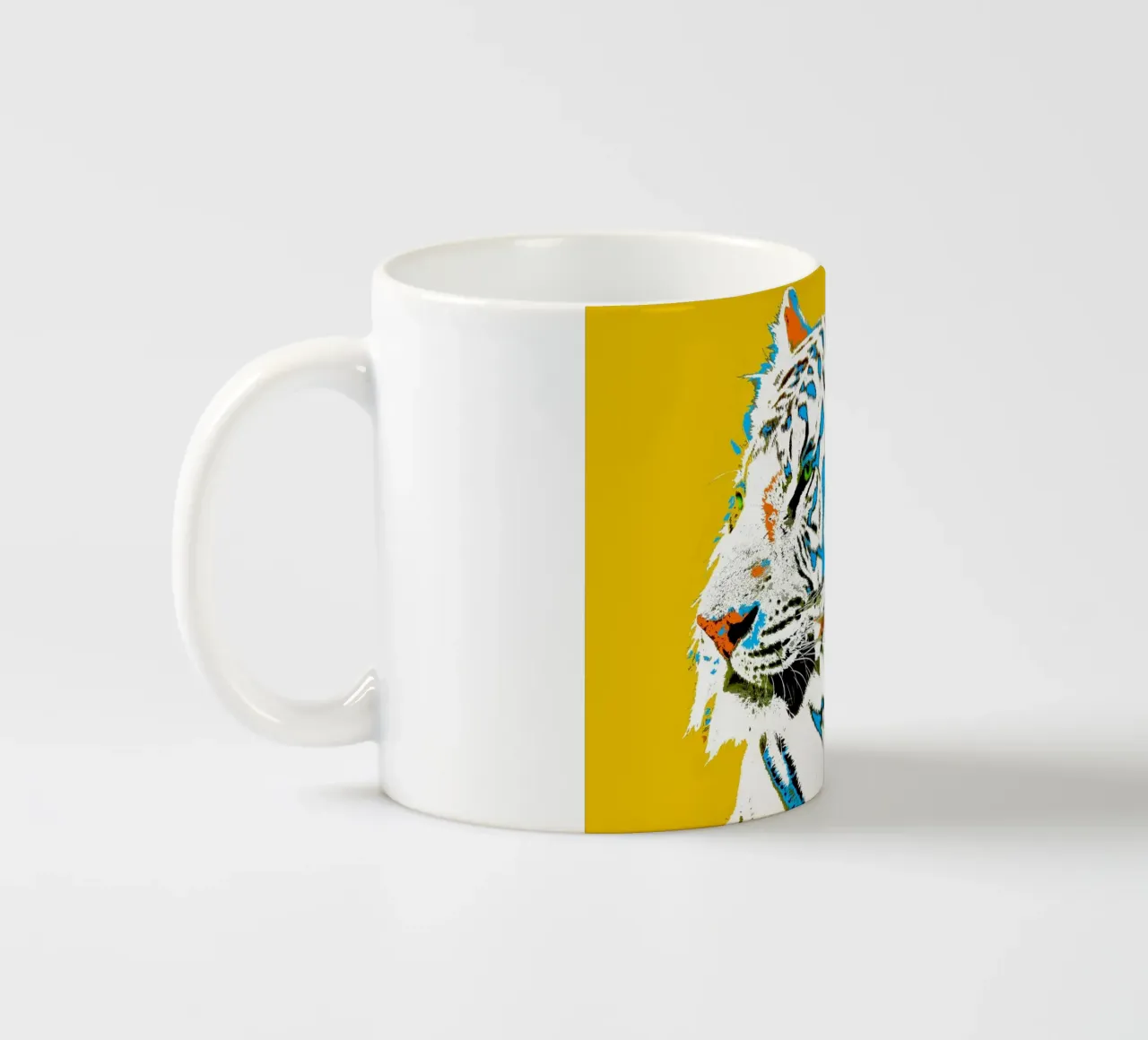 Tiger Pop Art, gelb tazza in ceramica da Happy 😃 Art 🎨 by Christine Schnoell