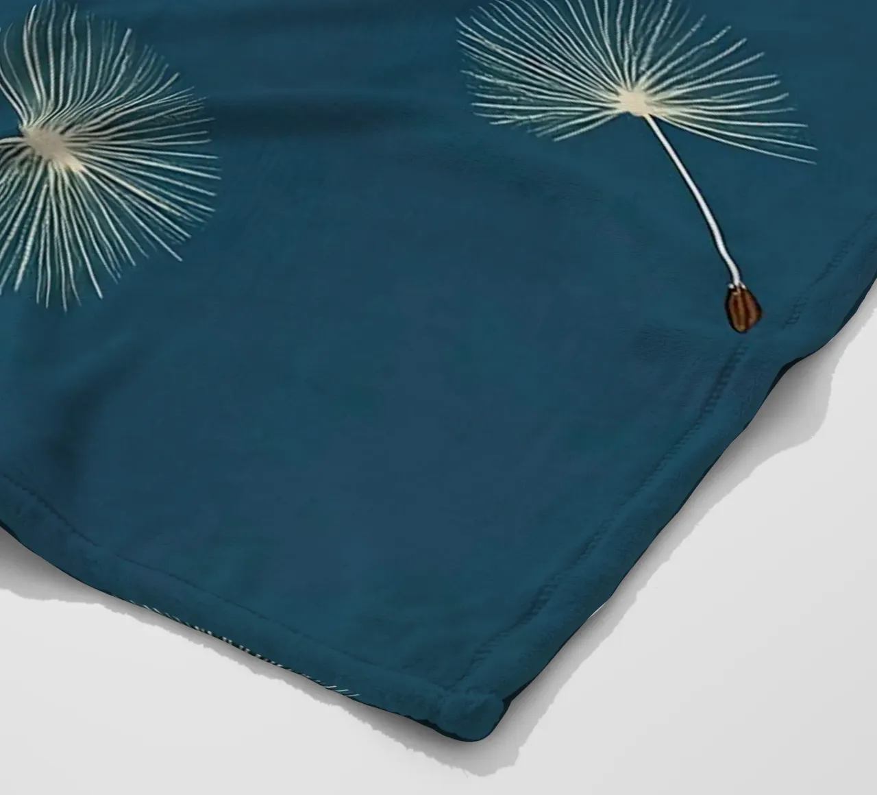 Pusteblume coperta in pile da Curious Canvas