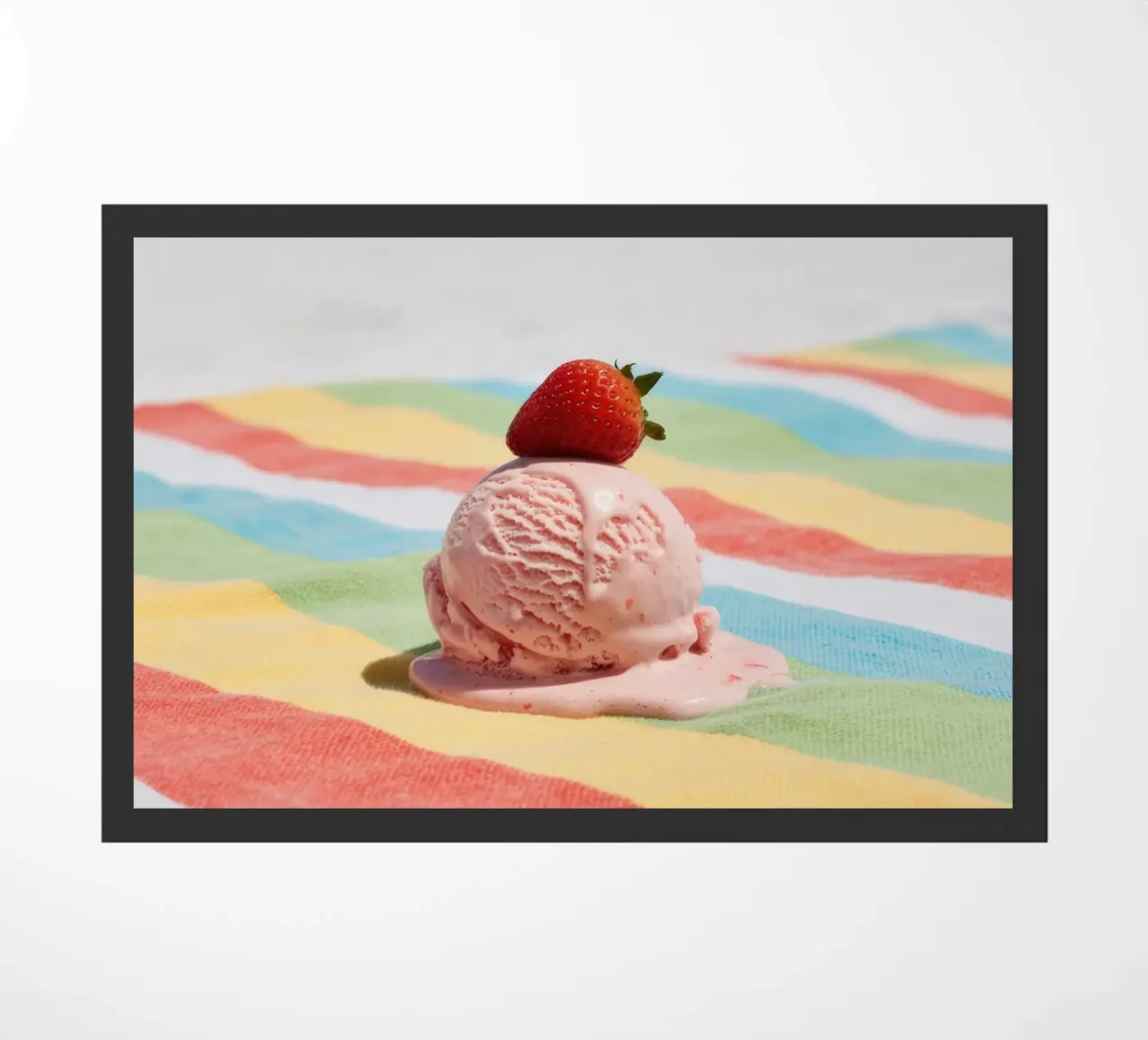 Erdbeer Ice cream am Strand, vibrazioni estive zerbino da RB-Digital-Paintings