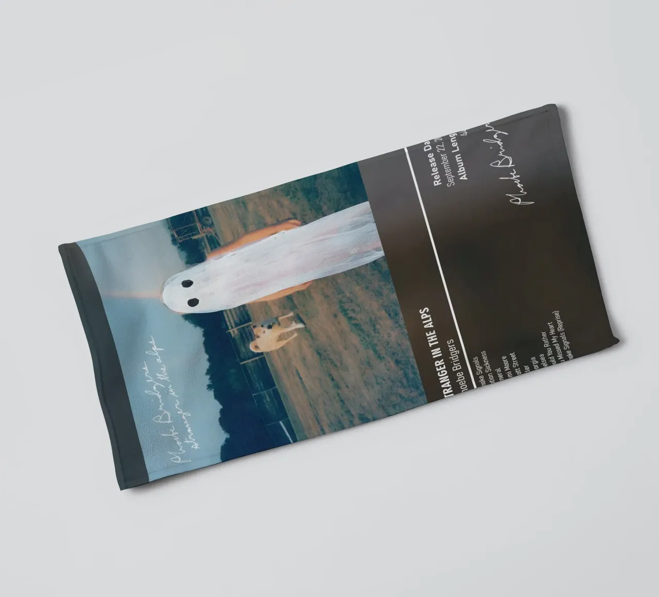 Stranger in the Alps (2017) by Phoebe Bridgers asciugamano da bagno da DGUnder