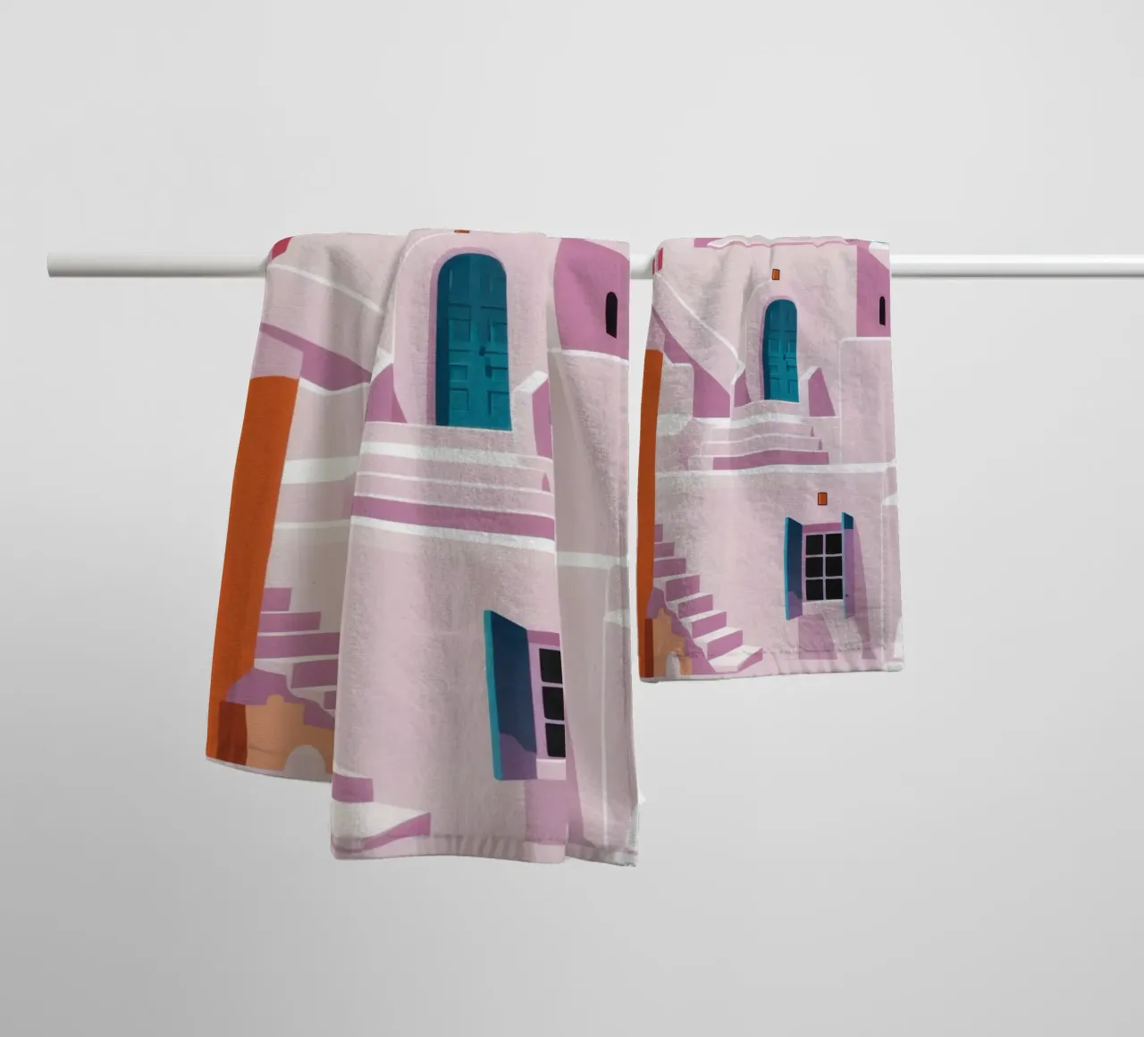 Santorini in Bloom asciugamano da bagno da Ink Pulse