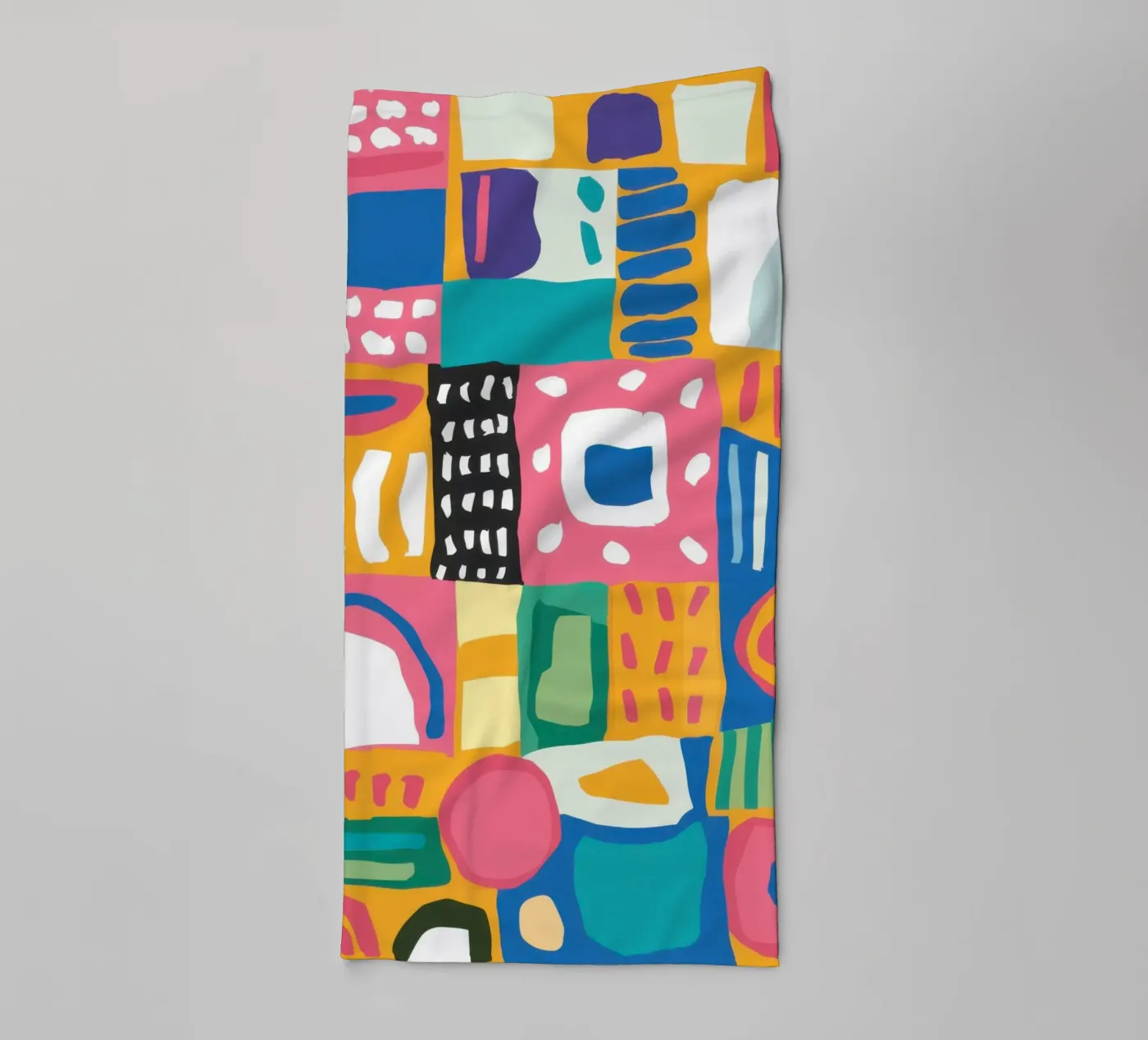 Vibrant Textile Patchwork Handtuch von Reds Jays