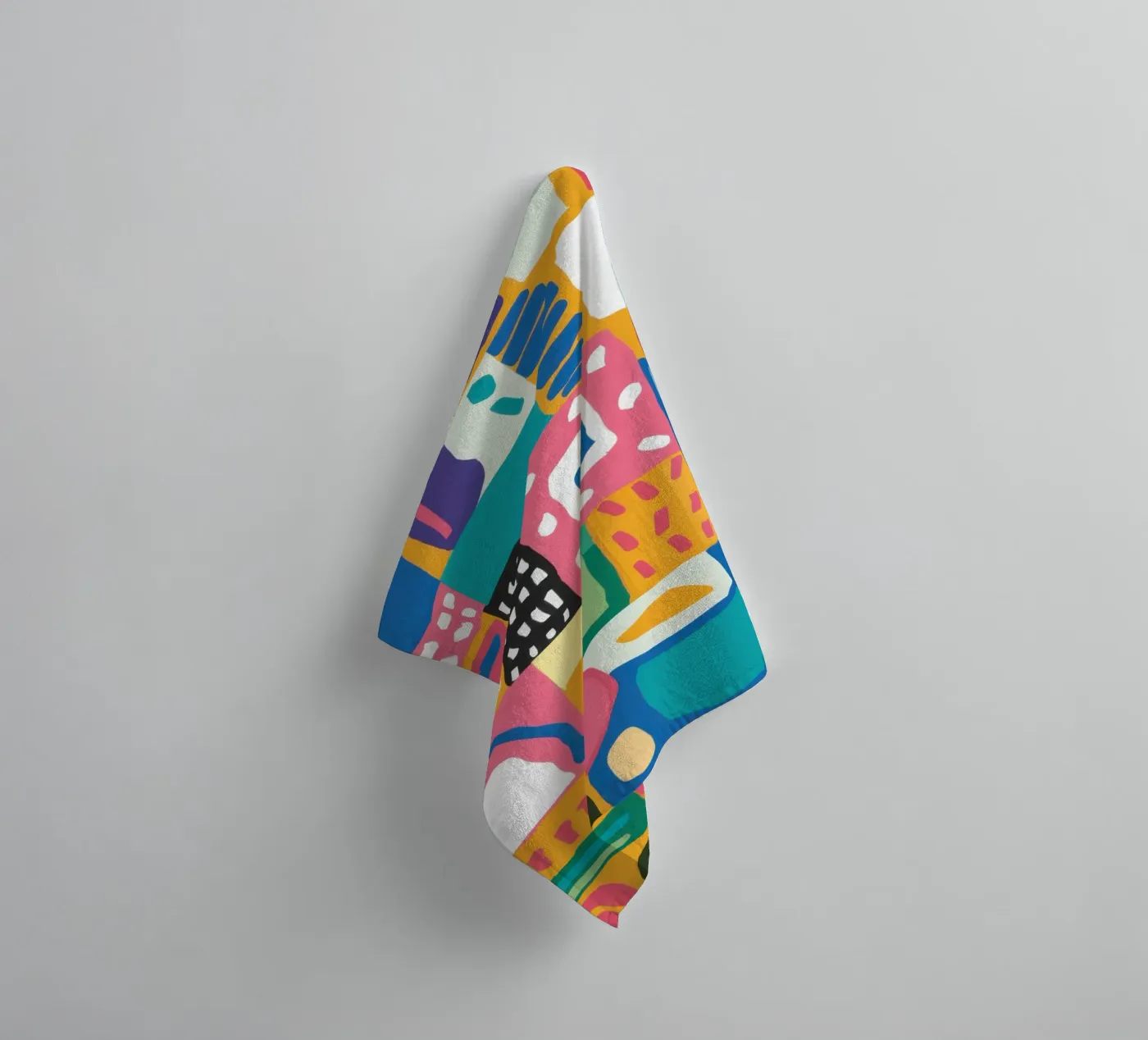 Vibrant Textile Patchwork Handtuch von Reds Jays