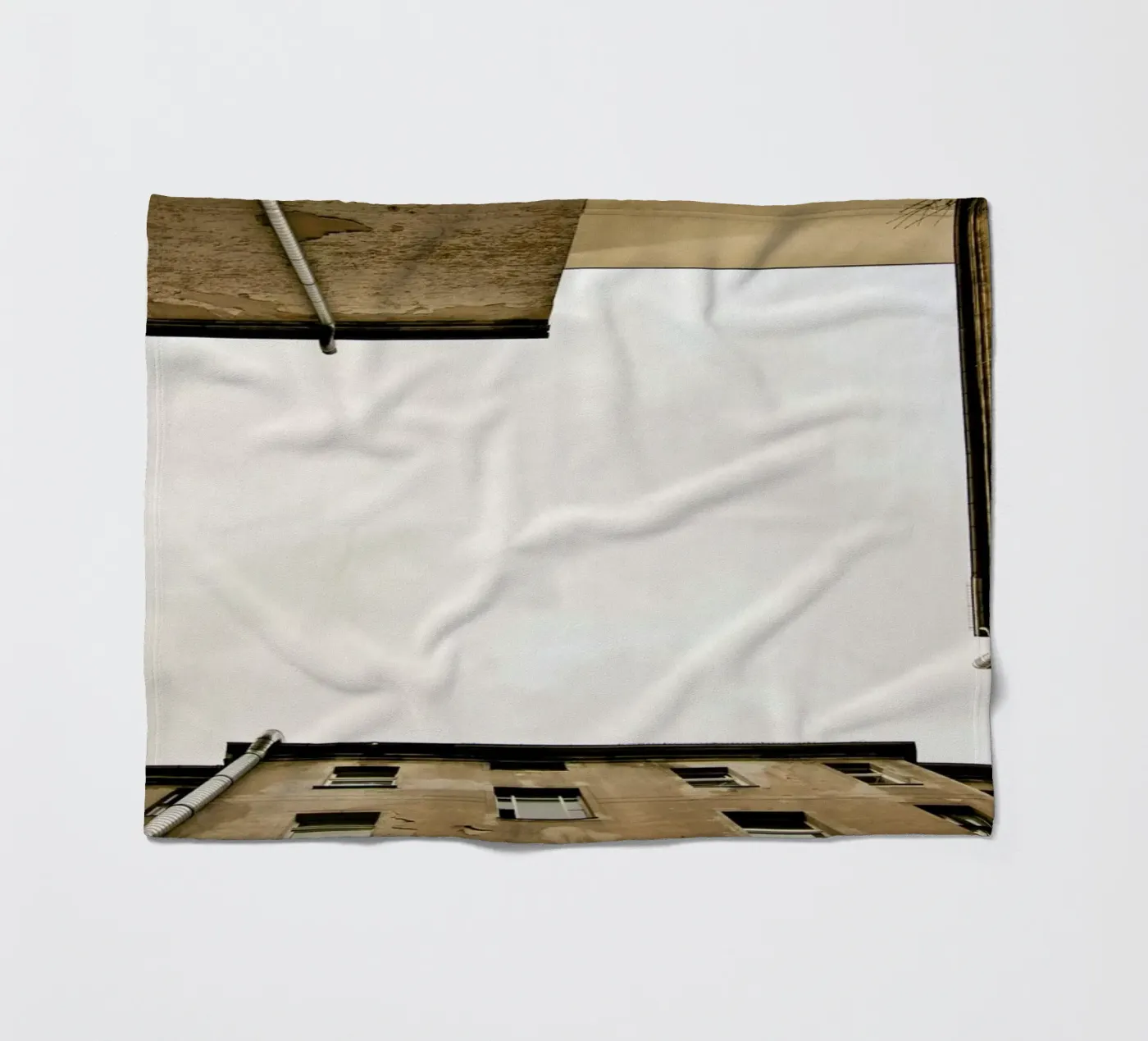 Hinterhof 12 Fleecedecke von Marc Gruninger