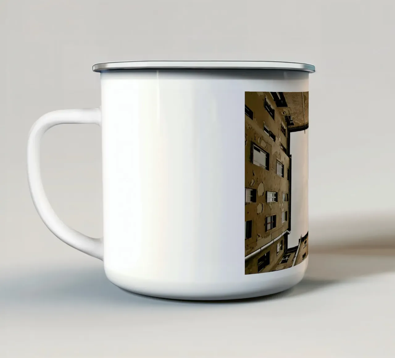 Hinterhof 12 tazza in smalto da Marc Gruninger
