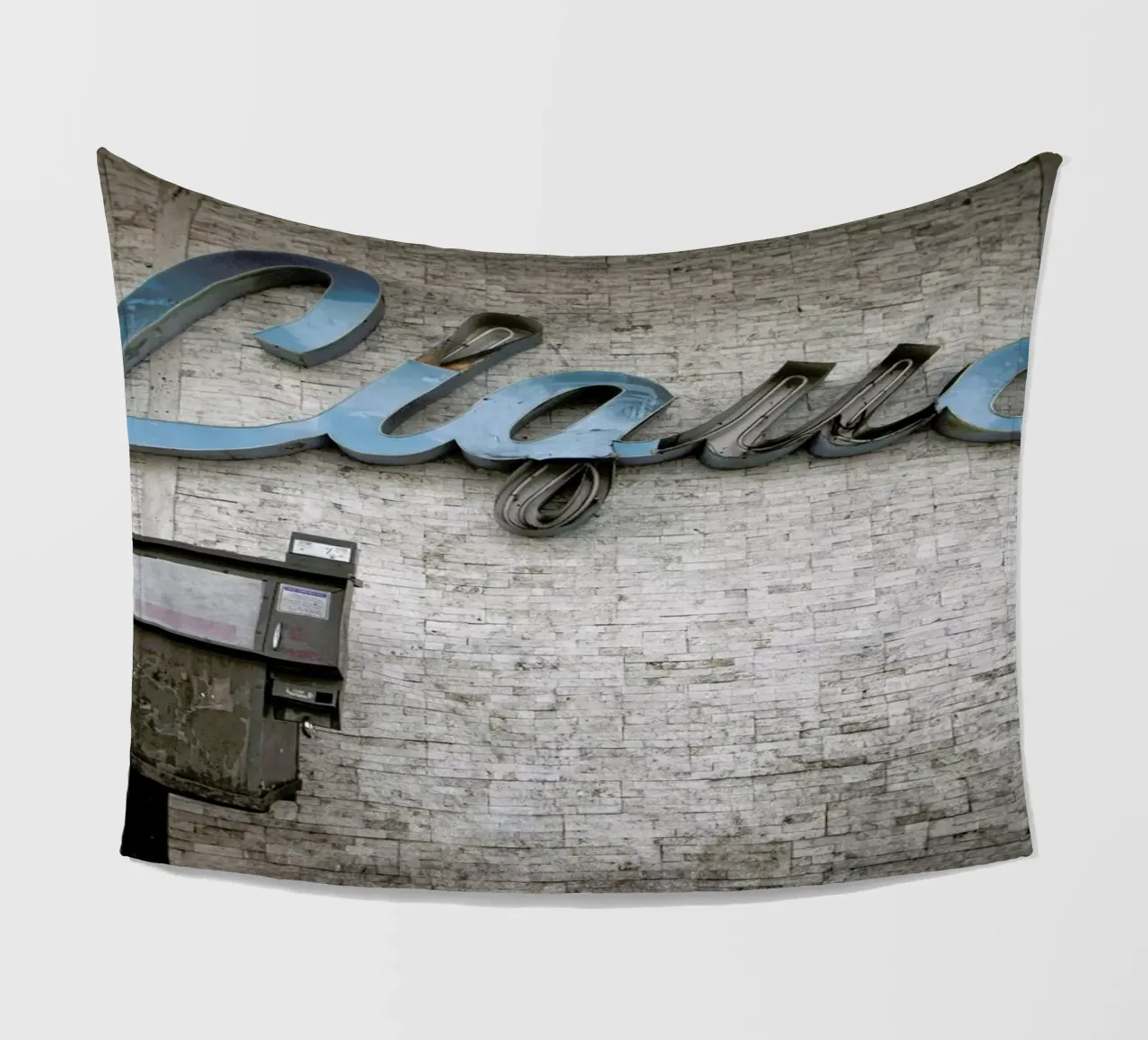 Liquor Sign coperta in pile da Marc Gruninger