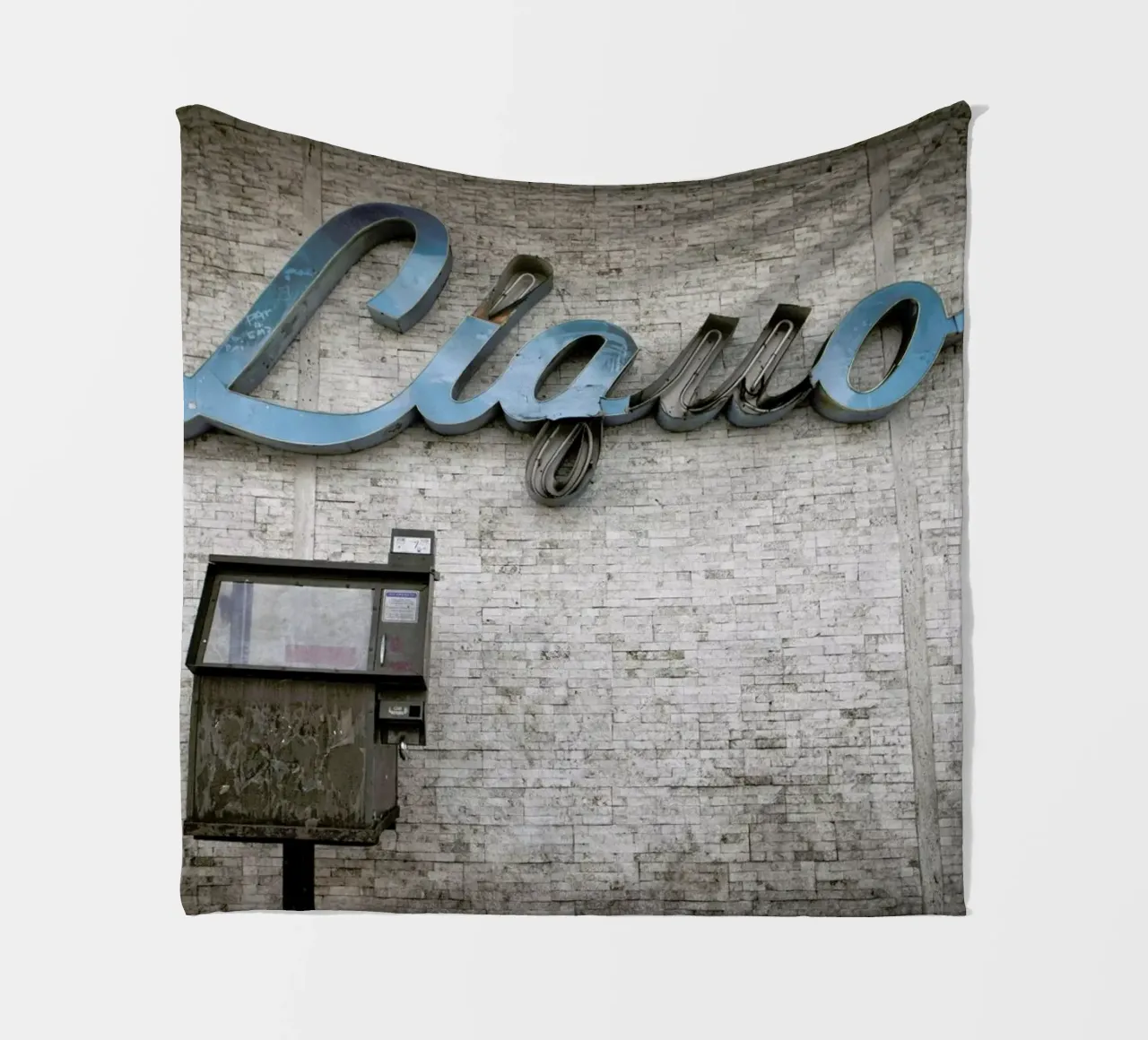 Liquor Sign coperta in pile da Marc Gruninger