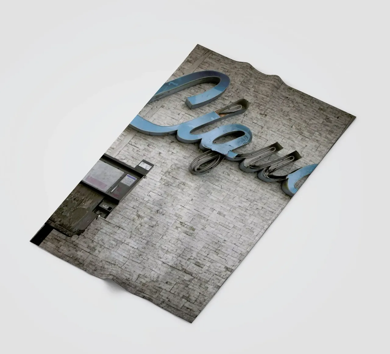 Liquor Sign coperta in pile da Marc Gruninger