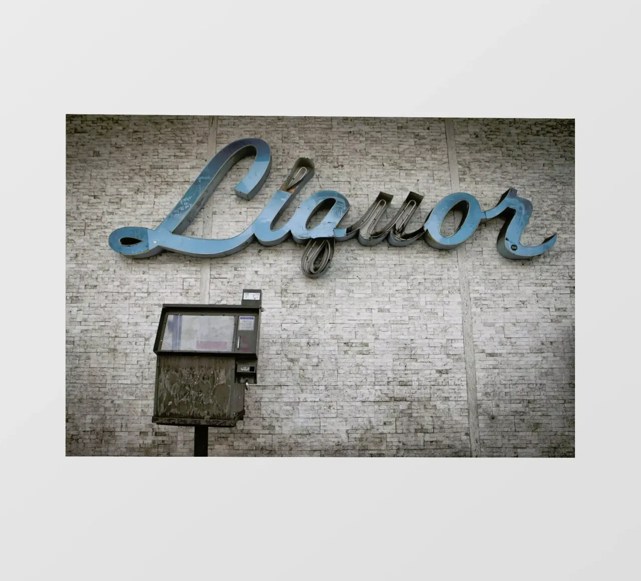Liquor Sign pellicola backlit da Marc Gruninger
