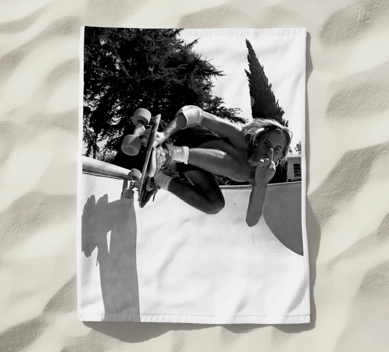 Lo skateboard F You telo mare da Black And White