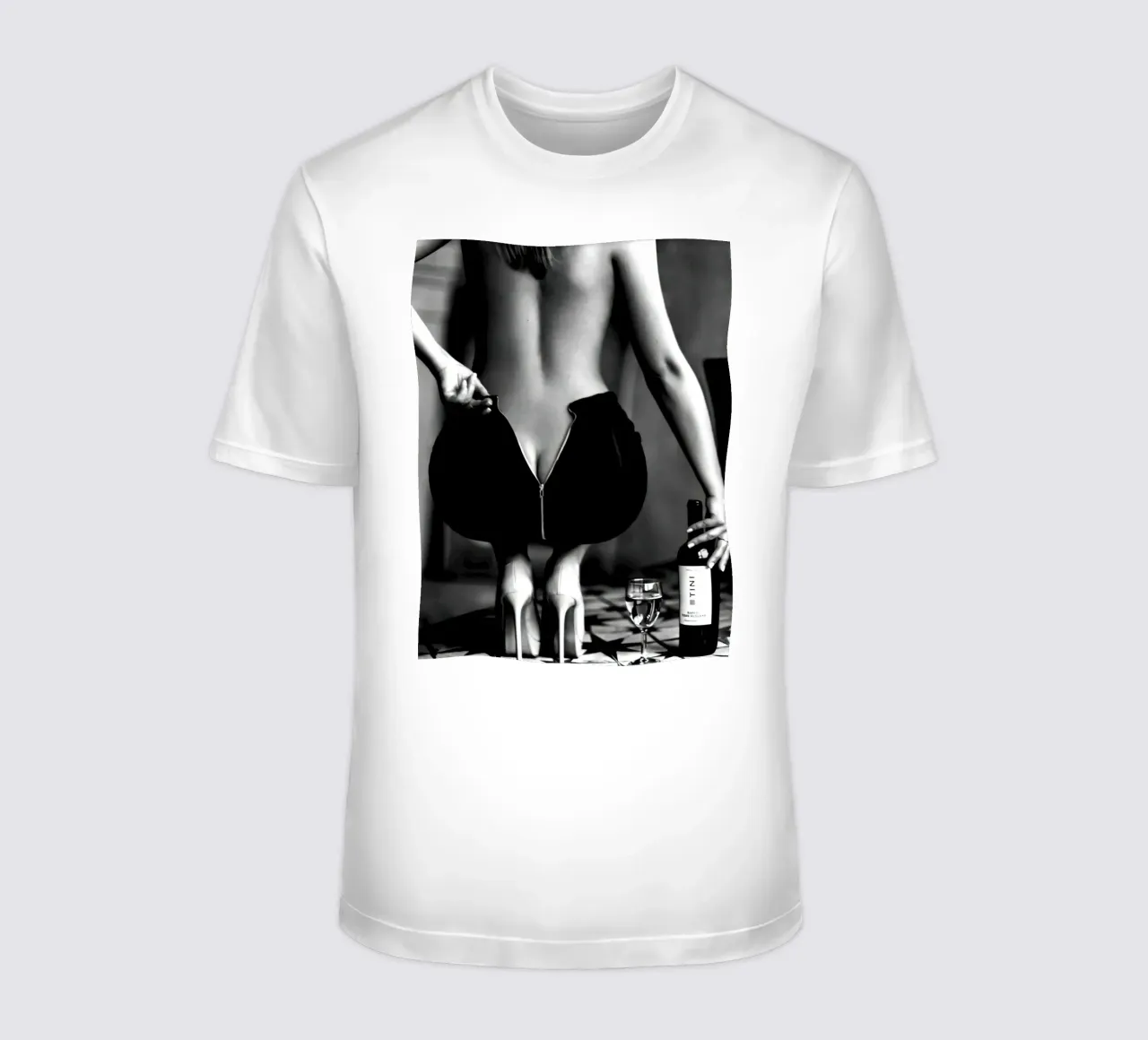 Donna con bicchiere t-shirt da Black And White