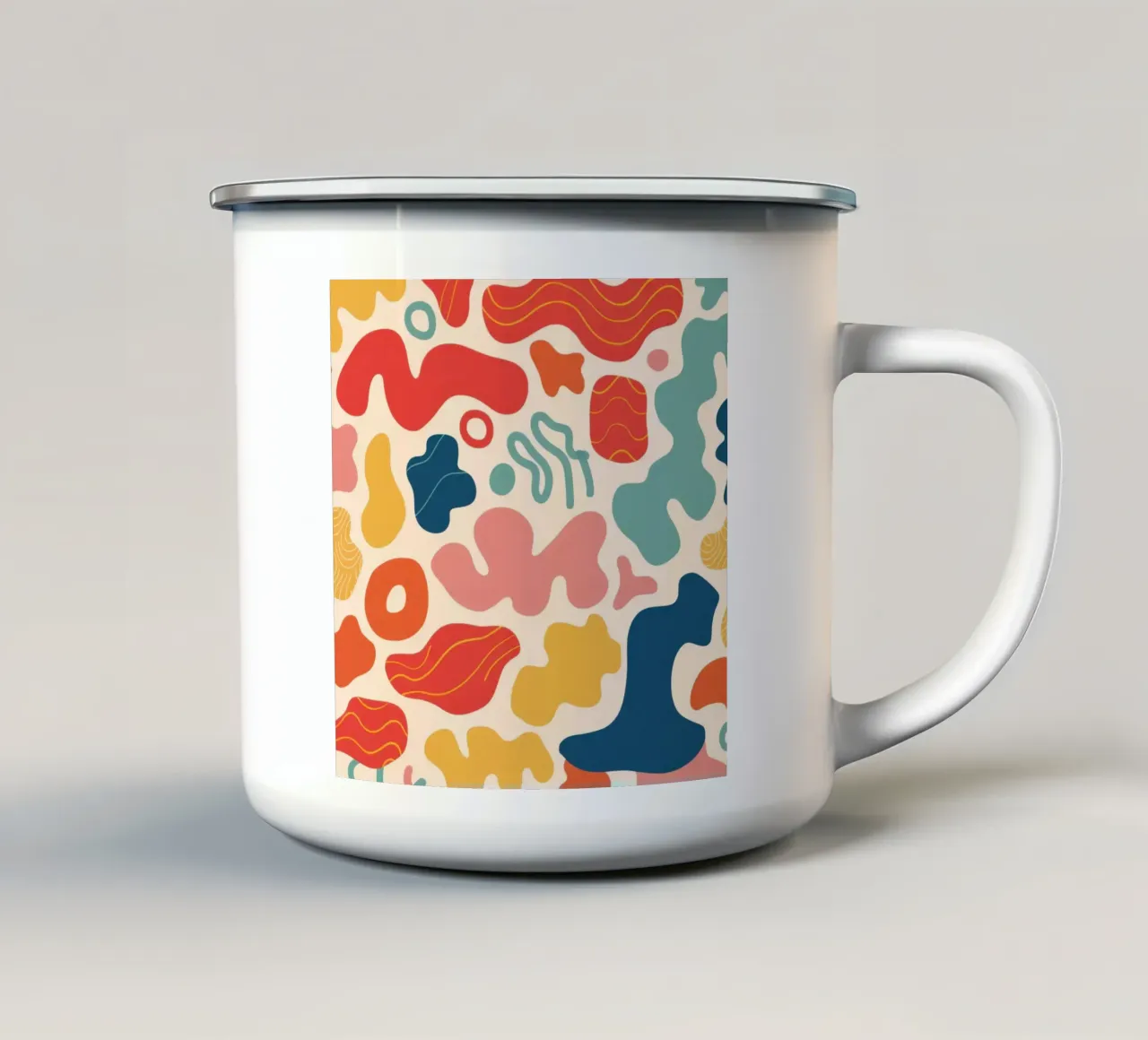 Carnevale dalle forme giocose tazza in smalto da Dream Gesso
