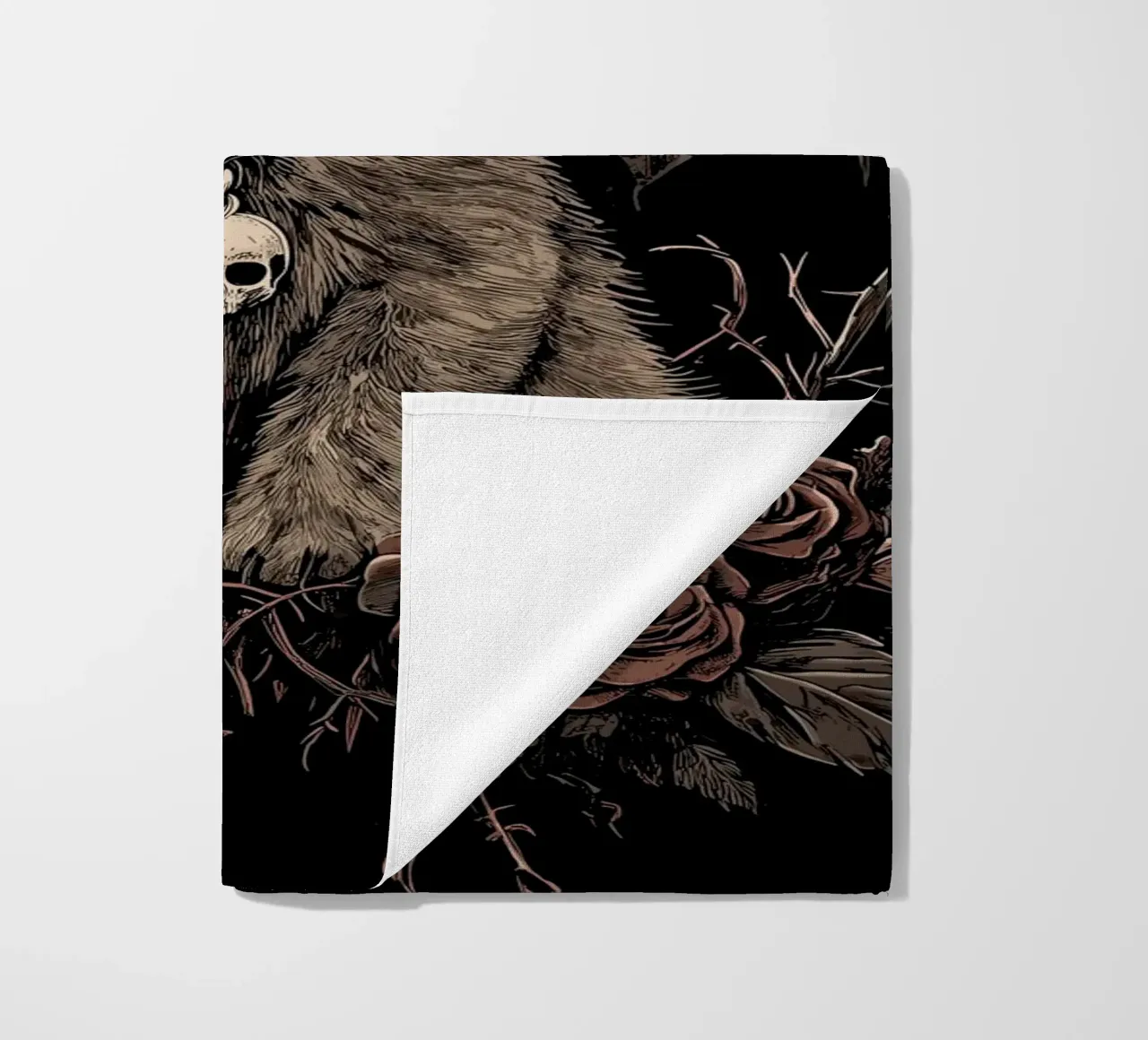 Gattino gotico con ali e rose telo mare da pixelbull - medieval art and more