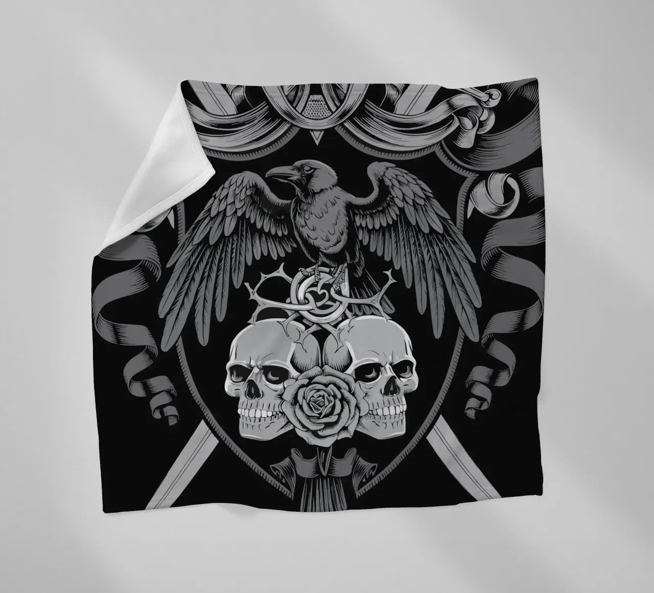 Stemma con corvo e teschi coperta in pile da pixelbull - medieval art and more