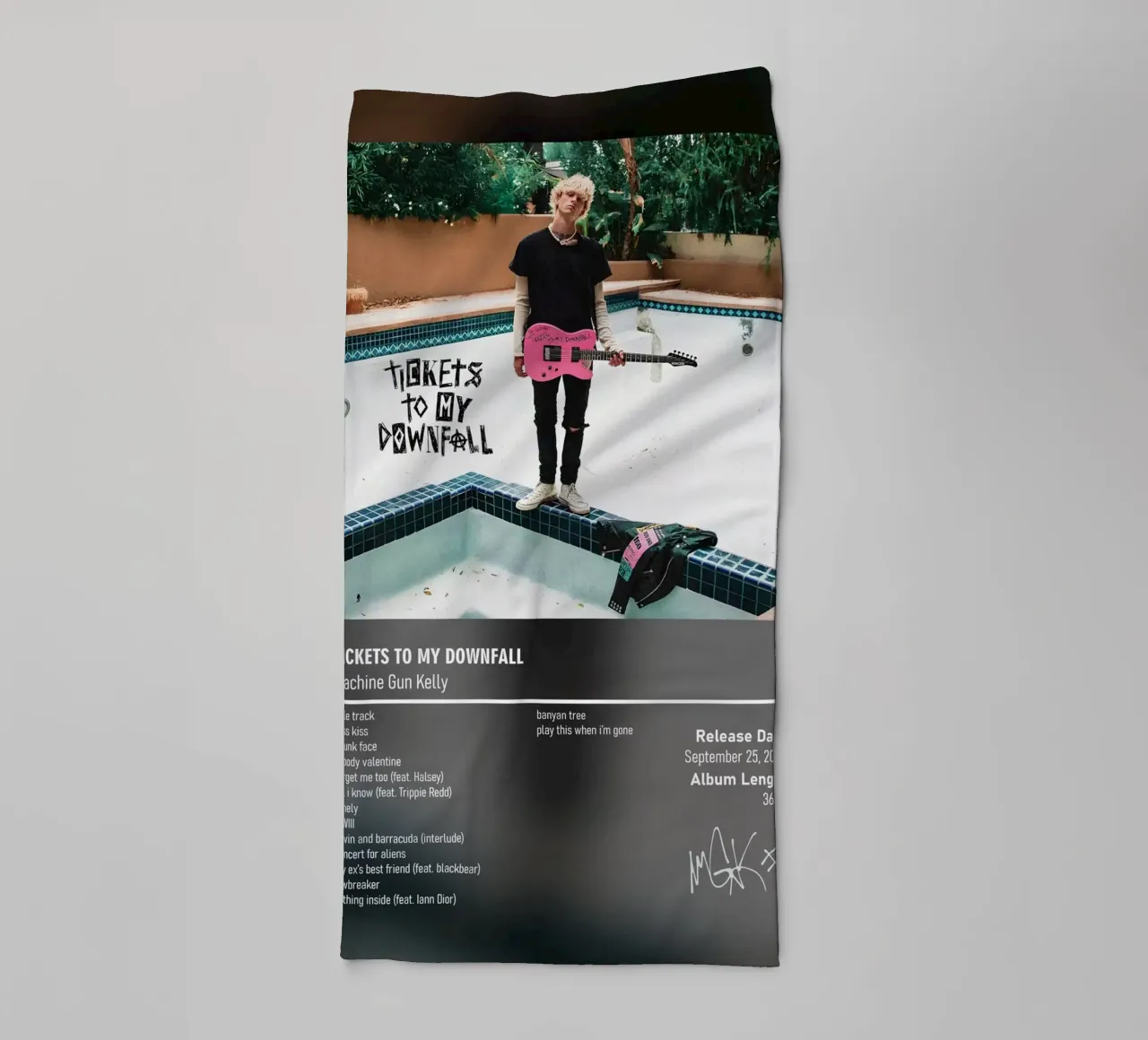 Tickets to My Downfall (2020) by Machine Gun Kelly asciugamano da bagno da DGUnder