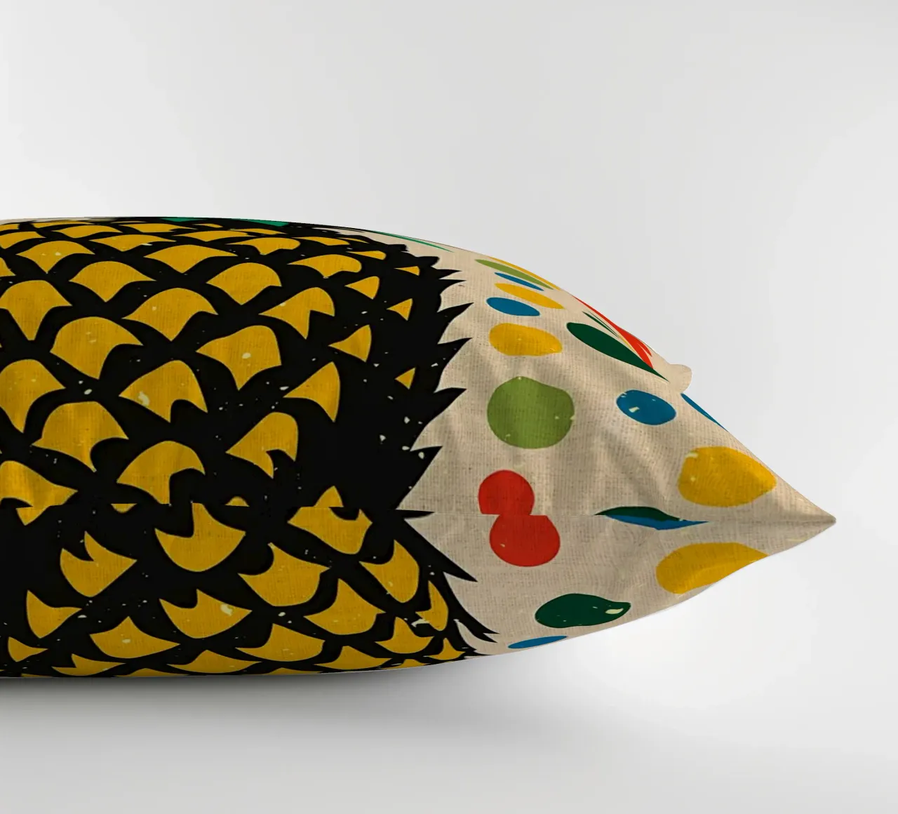 Ananas colorato cuscino da Providence Mbabazi Studio