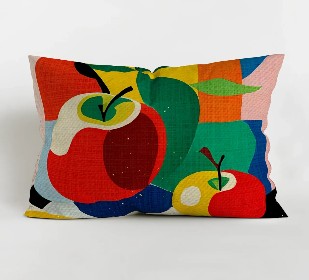 Pomme fruit coloré coussin de Providence Mbabazi Studio