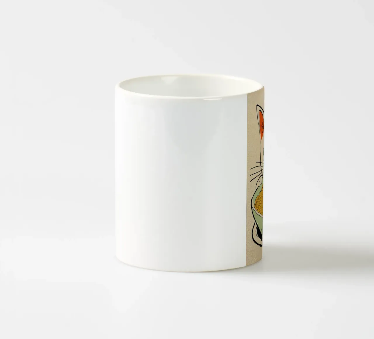 Gatto seduto con spaghetti tazza in ceramica da Providence Mbabazi Studio