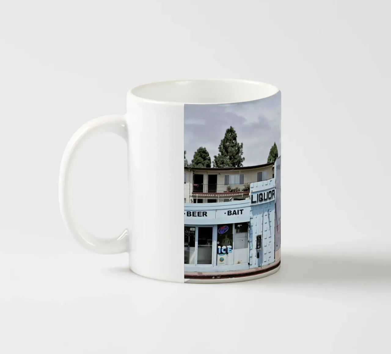 Liquor Store San Pedro tazza in ceramica da Marc Gruninger