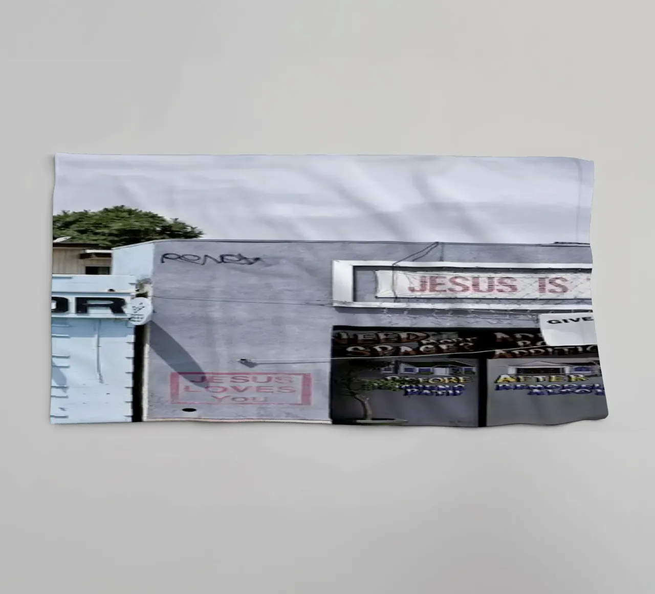 Liquor Store San Pedro asciugamano da bagno da Marc Gruninger