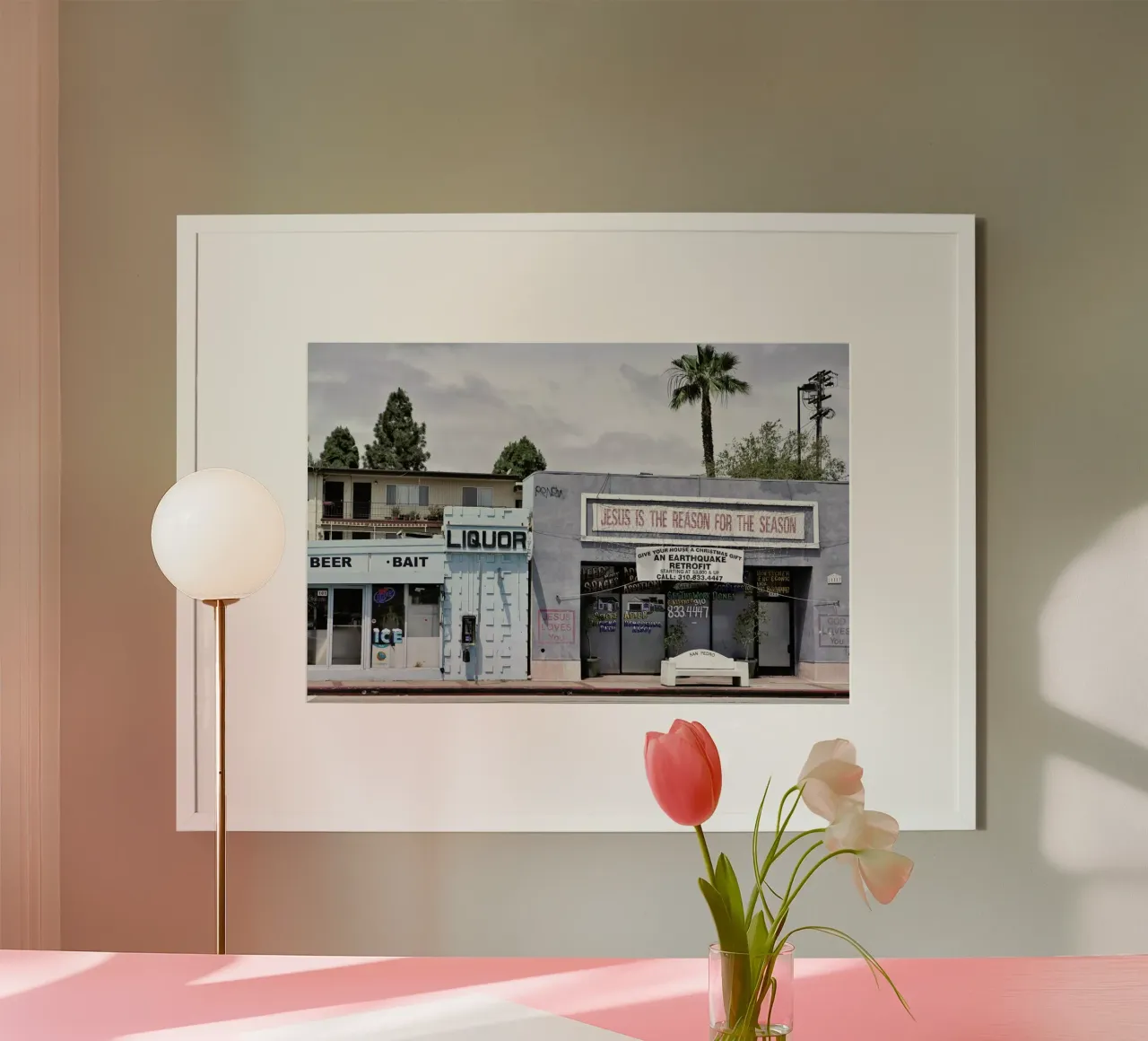 Liquor Store San Pedro poster con telaio in legno da Marc Gruninger