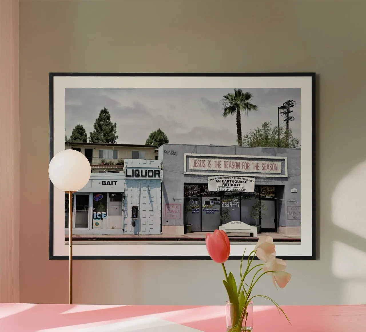 Liquor Store San Pedro poster con telaio in legno da Marc Gruninger