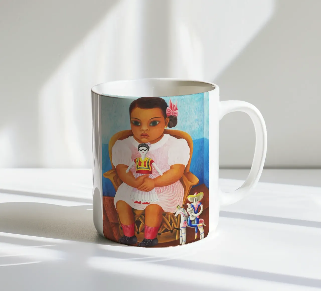 Ragazza con bambola di Rosa Rolanda tazza in ceramica da Classic Art Prints