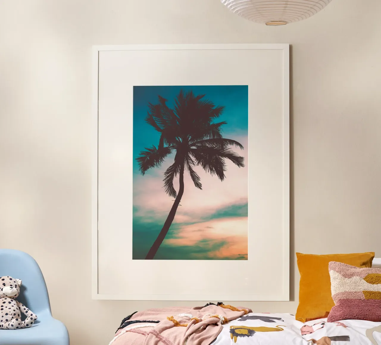 Sussurri di una palma poster con telaio in plastica da PhotoVibe Decor