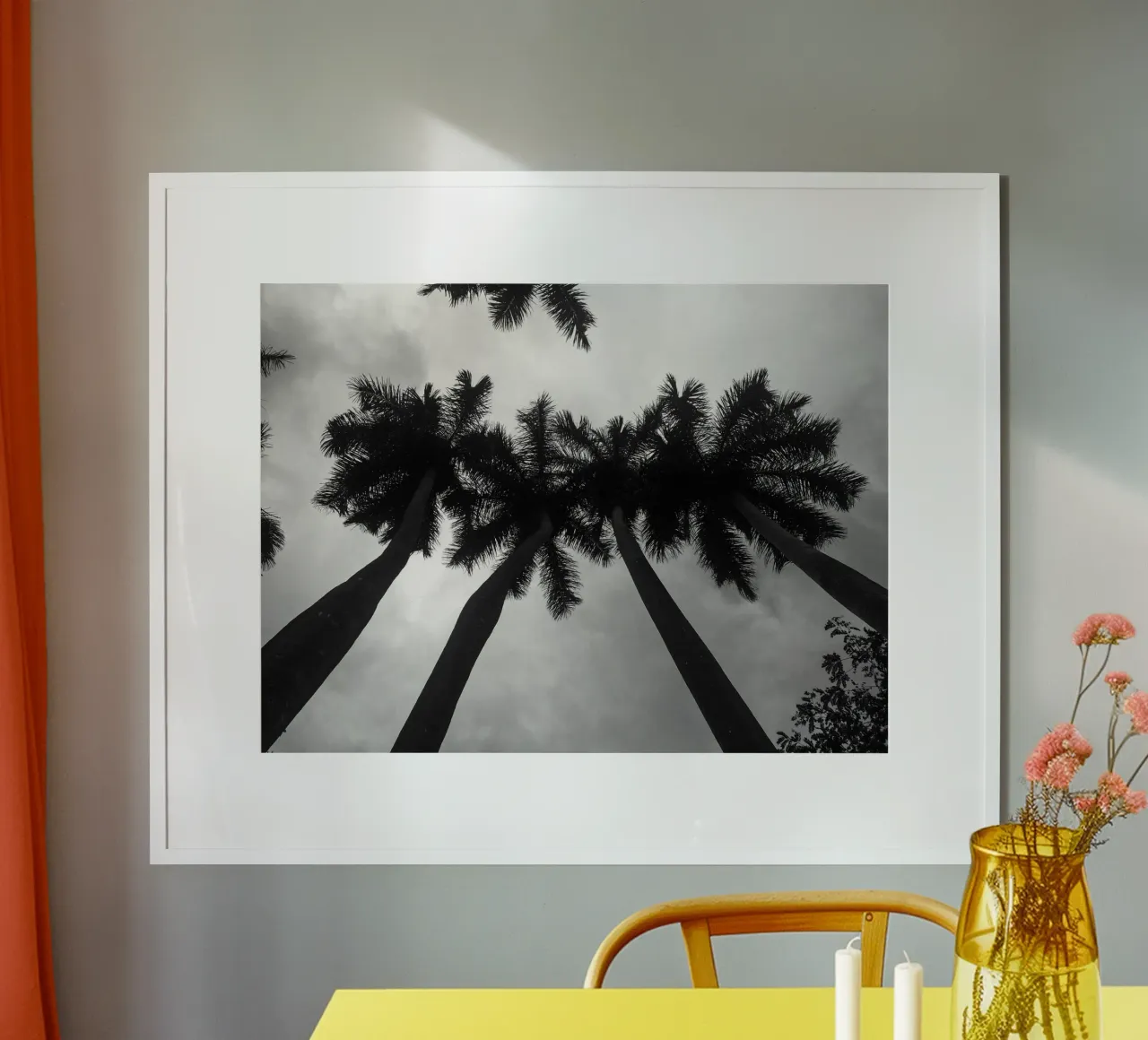 Sussurri di palme poster con telaio in plastica da PhotoVibe Decor