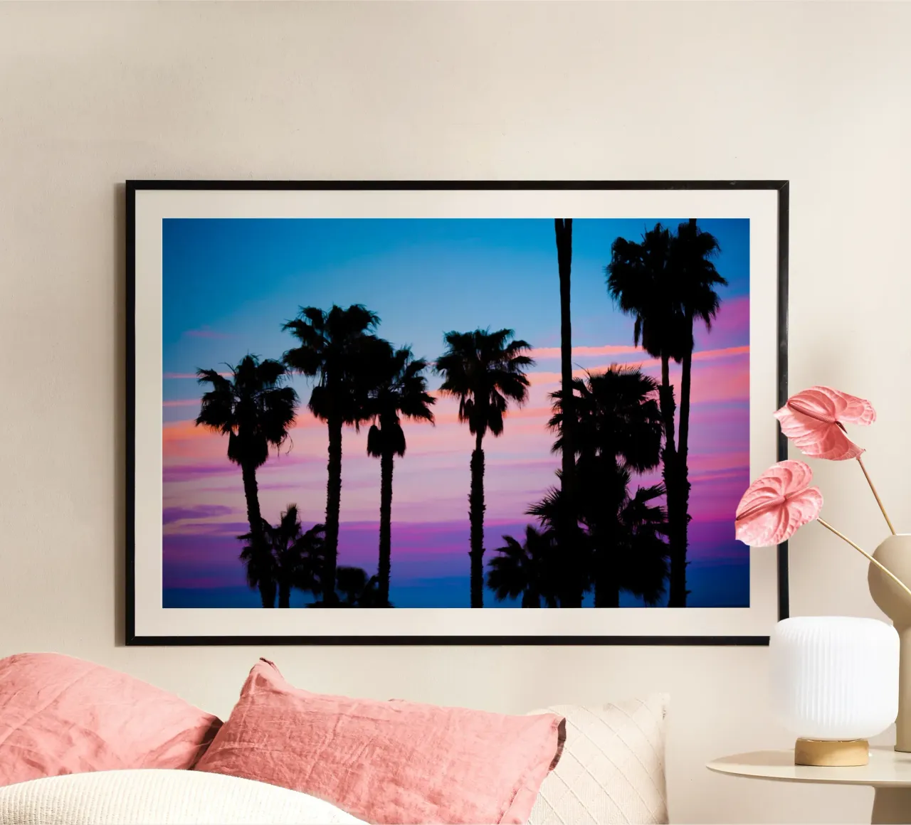 Sussurri di palme poster con telaio in plastica da PhotoVibe Decor