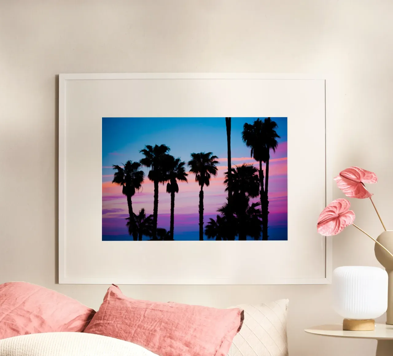 Sussurri di palme poster con telaio in plastica da PhotoVibe Decor