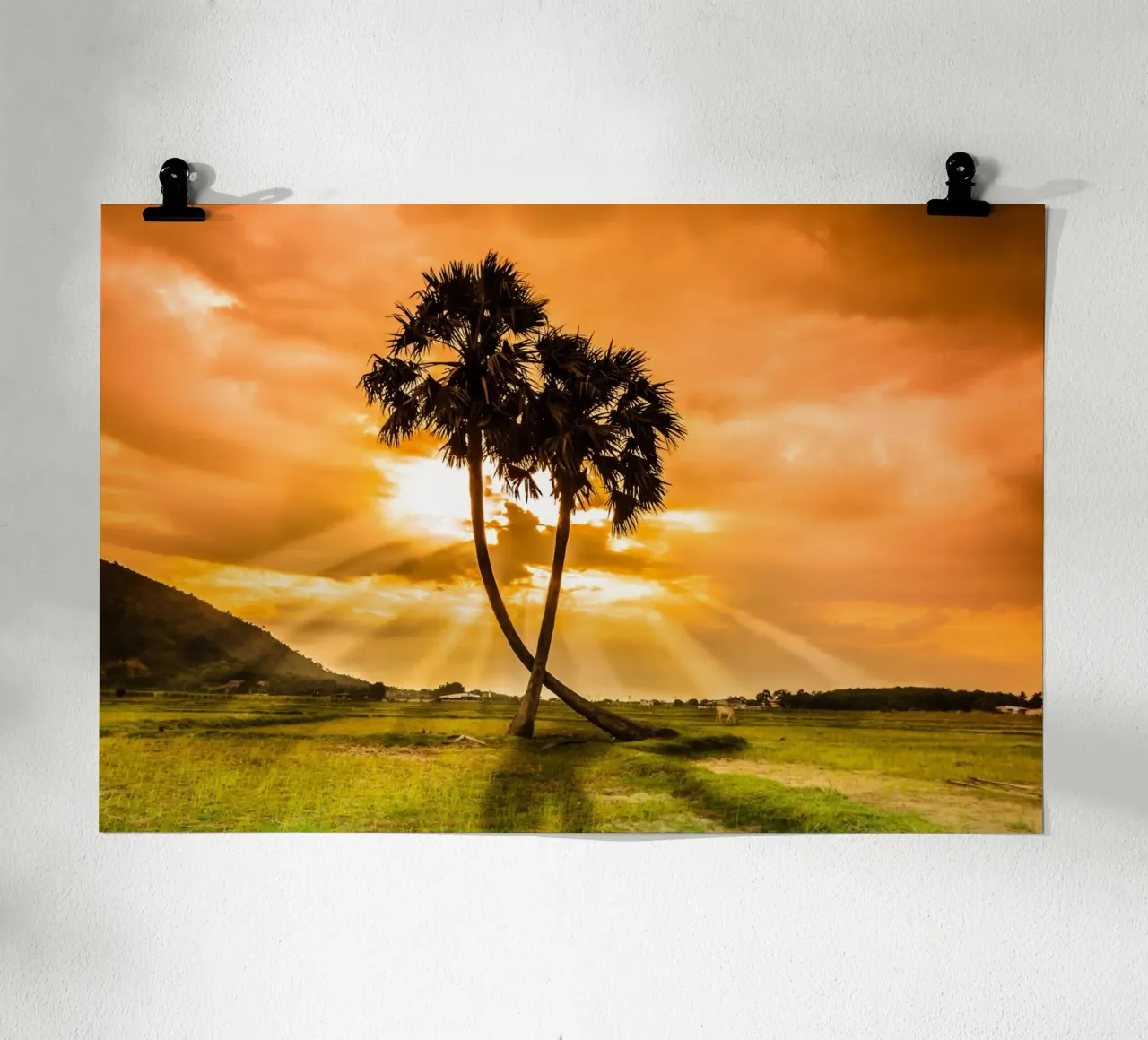 Sussurri di palme poster con telaio in legno da PhotoVibe Decor