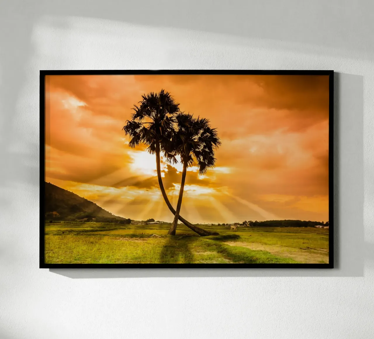 Sussurri di palme poster con telaio in legno da PhotoVibe Decor