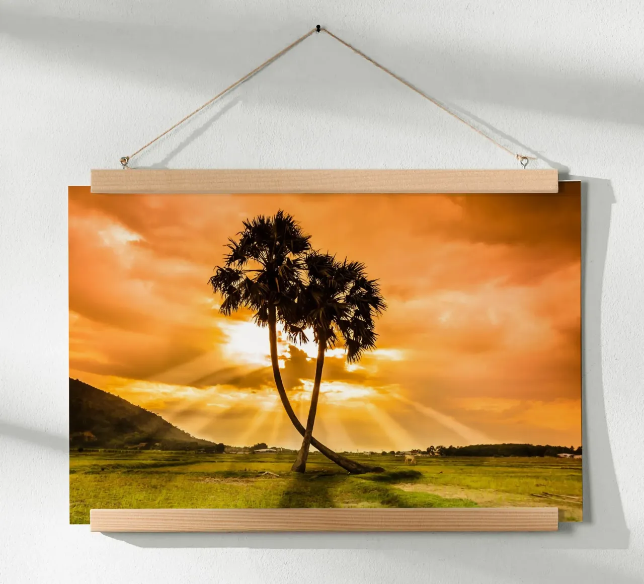 Sussurri di palme poster con telaio in legno da PhotoVibe Decor