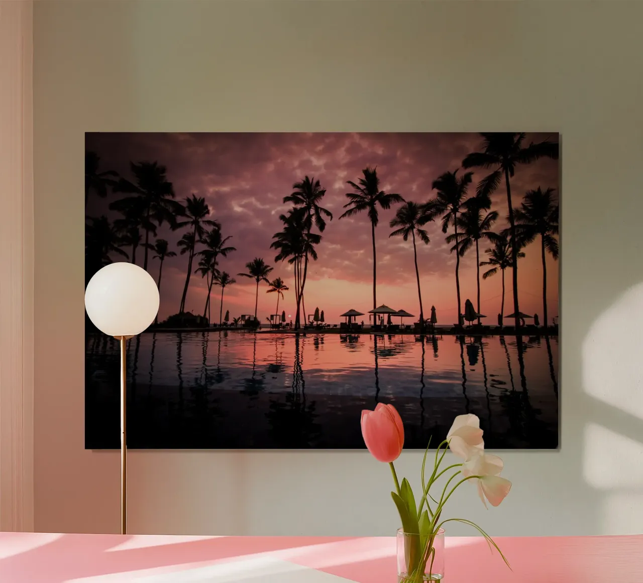 Sussurri di palme poster con telaio in plastica da PhotoVibe Decor