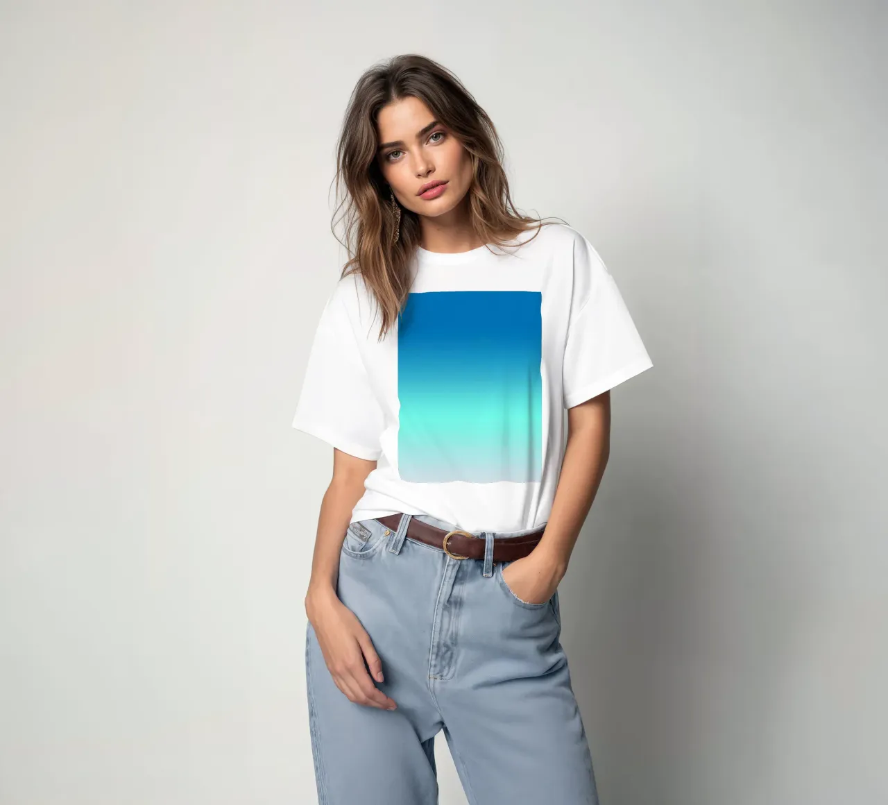 Rustgevend blauw kleurverloop - abstracte achtergrond t-shirt van Abstract and Patterns