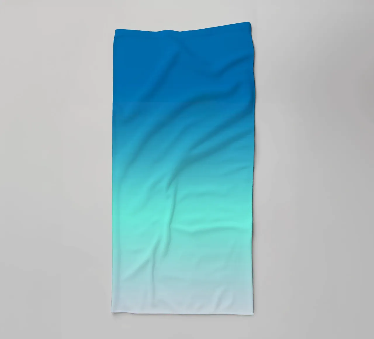 Beruhigender Blauverlauf - Abstrakter Hintergrund Handtuch von Abstract and Patterns