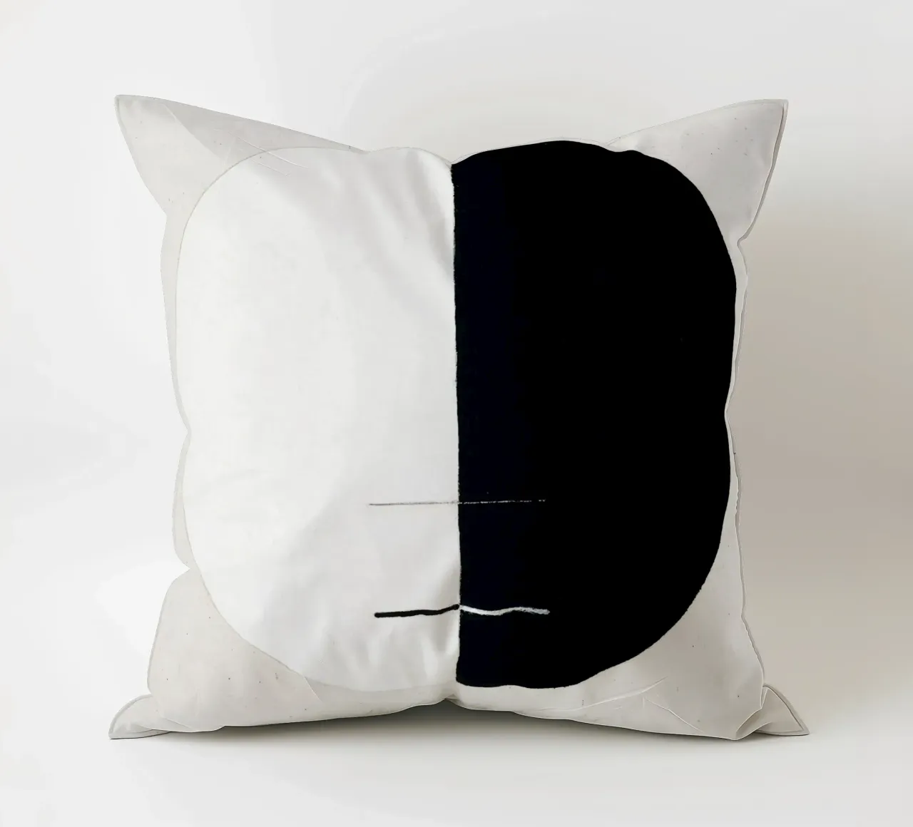 Le point de vue du Bouddha sur la vie terrestre n° 3 (1920) coussin de Art History