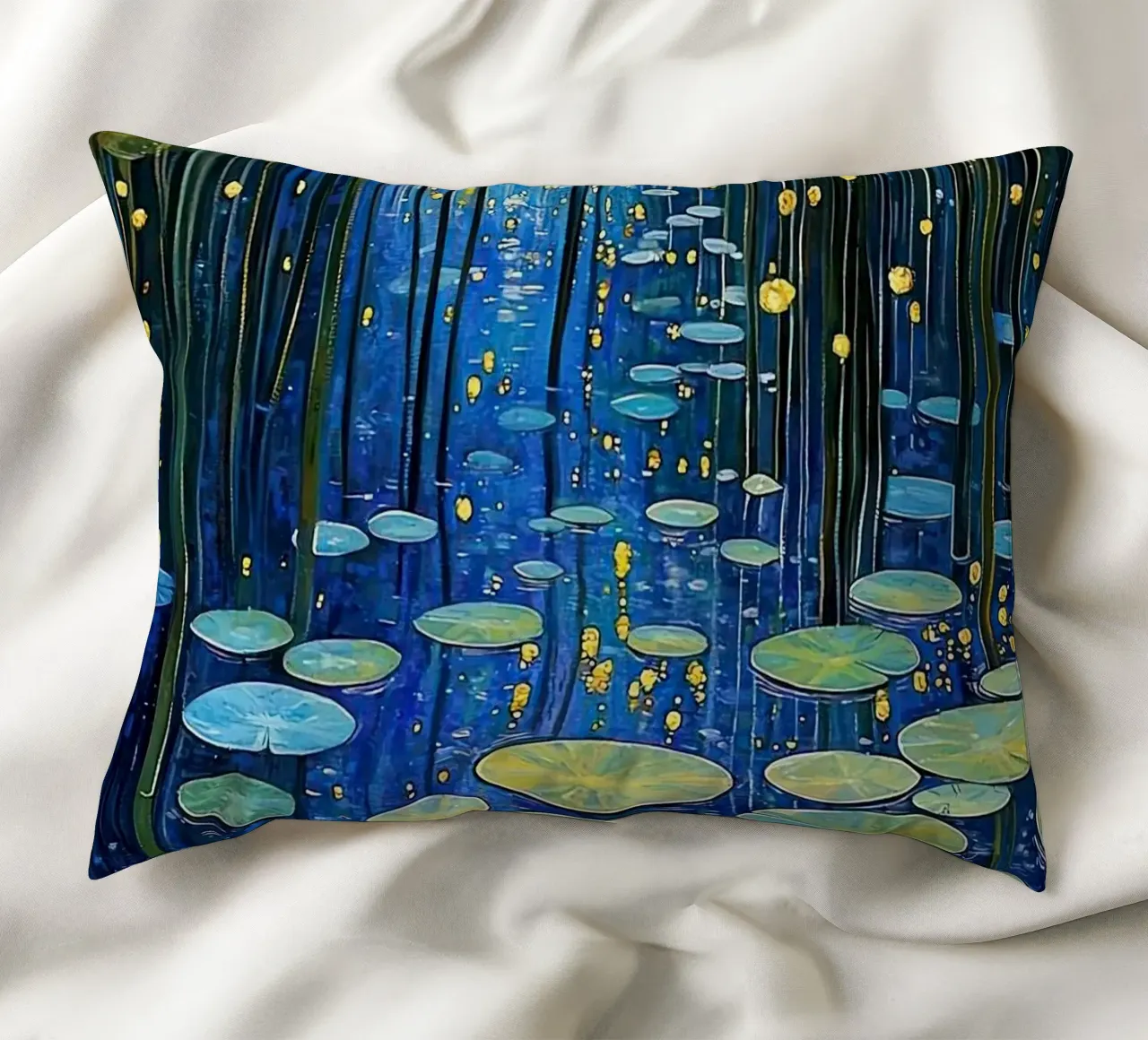 lilypads stagno acqua notte cuscino da Harley Wood
