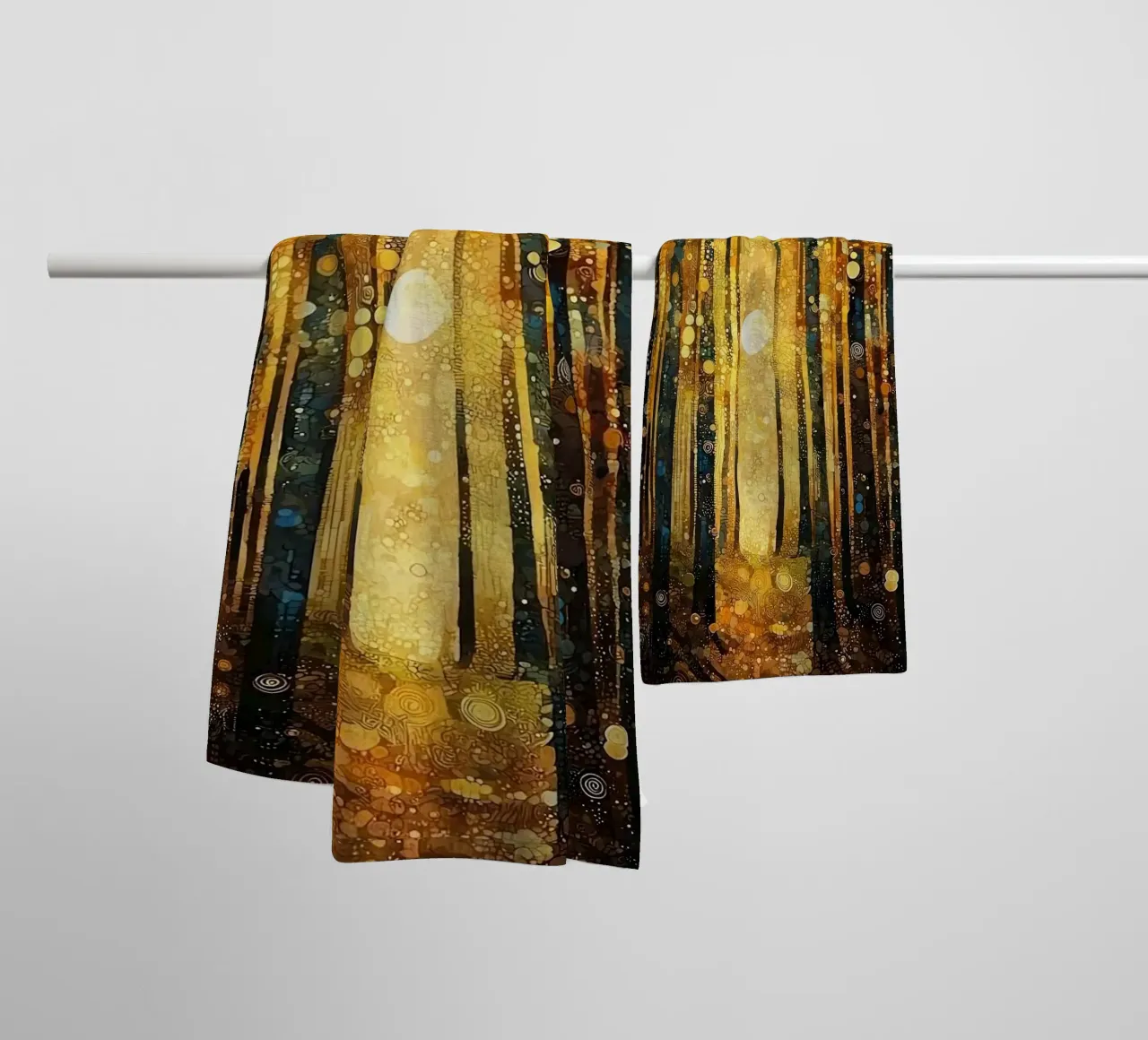 foresta alberi sole luce asciugamano da bagno da Harley Wood