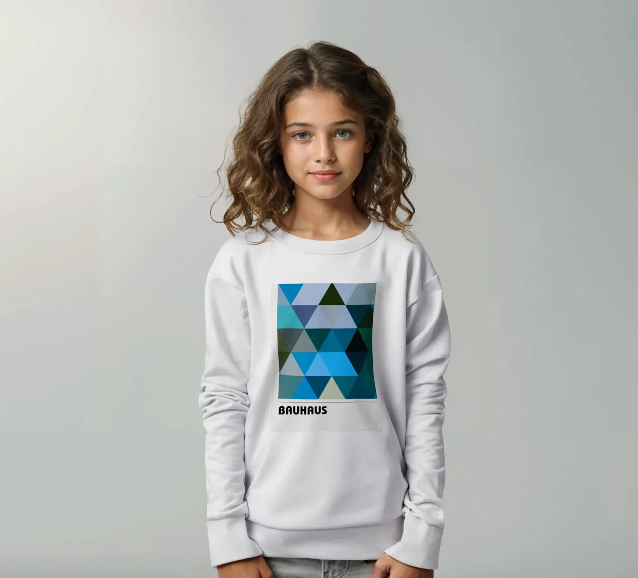 Bauhaus Triangle Pattern - Poster geometrico blu e verde felpa bambino da Studio Vibe