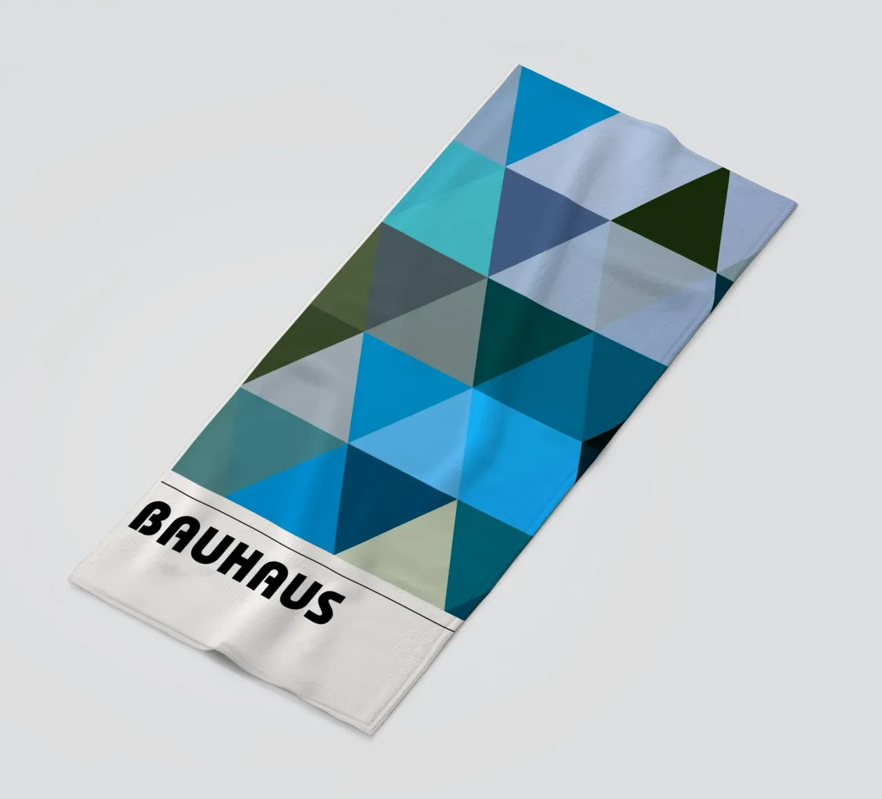 Bauhaus Triangle Pattern - Poster geometrico blu e verde telo mare da Studio Vibe