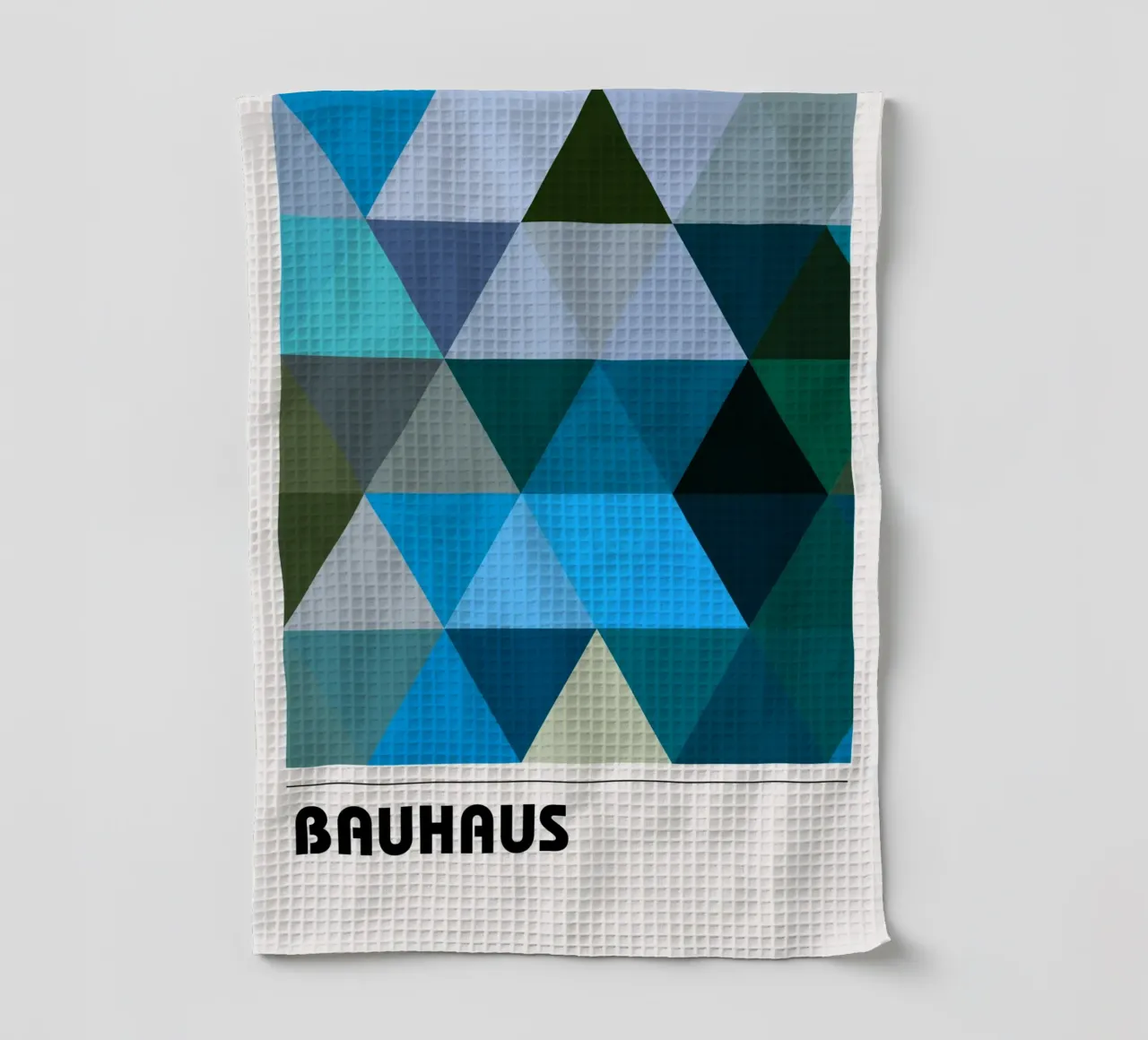 Bauhaus Triangle Pattern - Poster geometrico blu e verde canovaccio da cucina da Studio Vibe