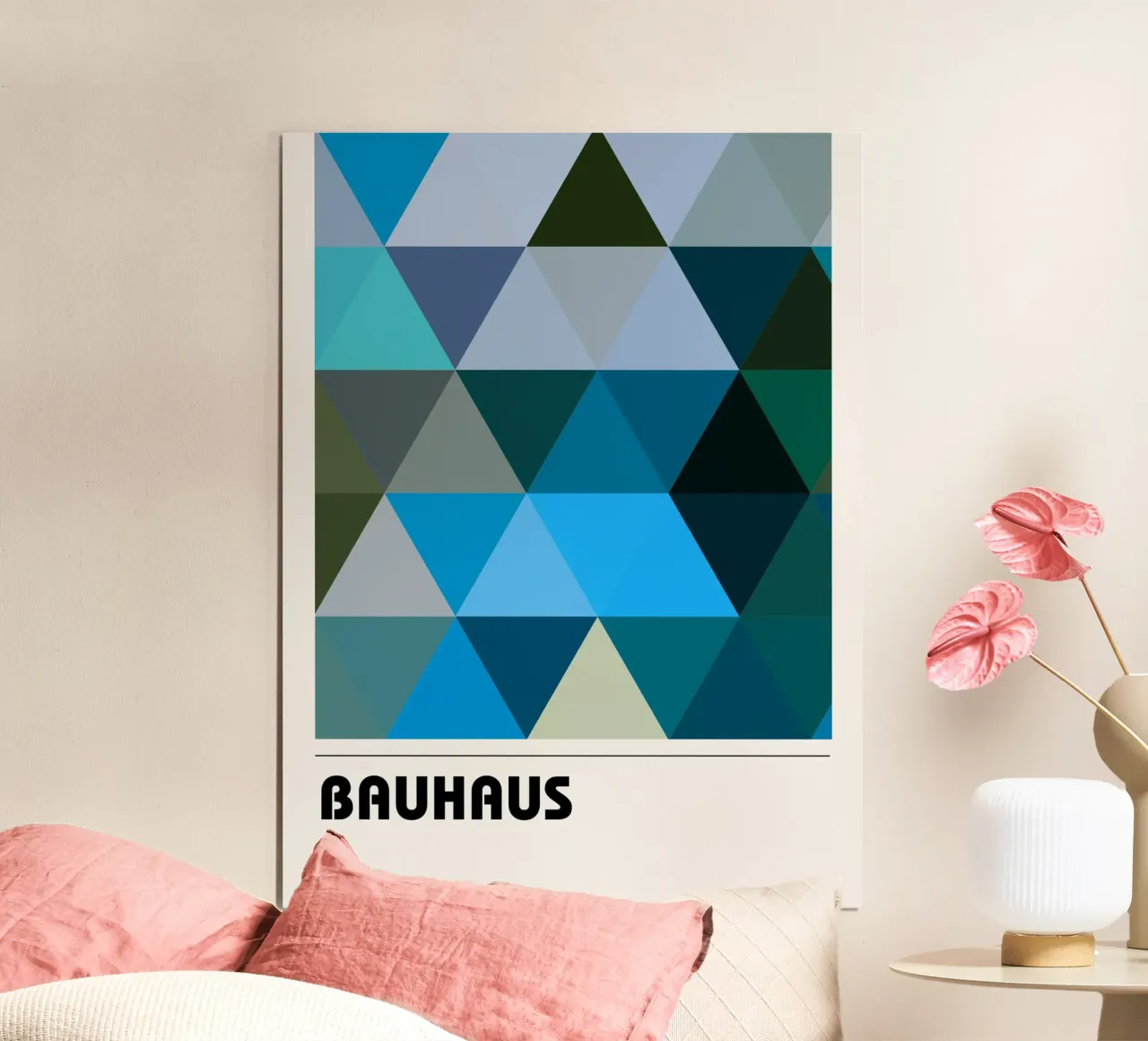 Bauhaus Triangle Pattern - Poster geometrico blu e verde carta hahnemühle da Studio Vibe