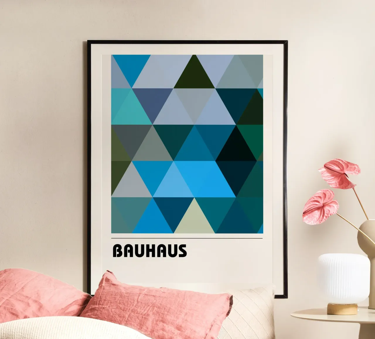 Bauhaus Triangle Pattern - Poster geometrico blu e verde carta hahnemühle da Studio Vibe