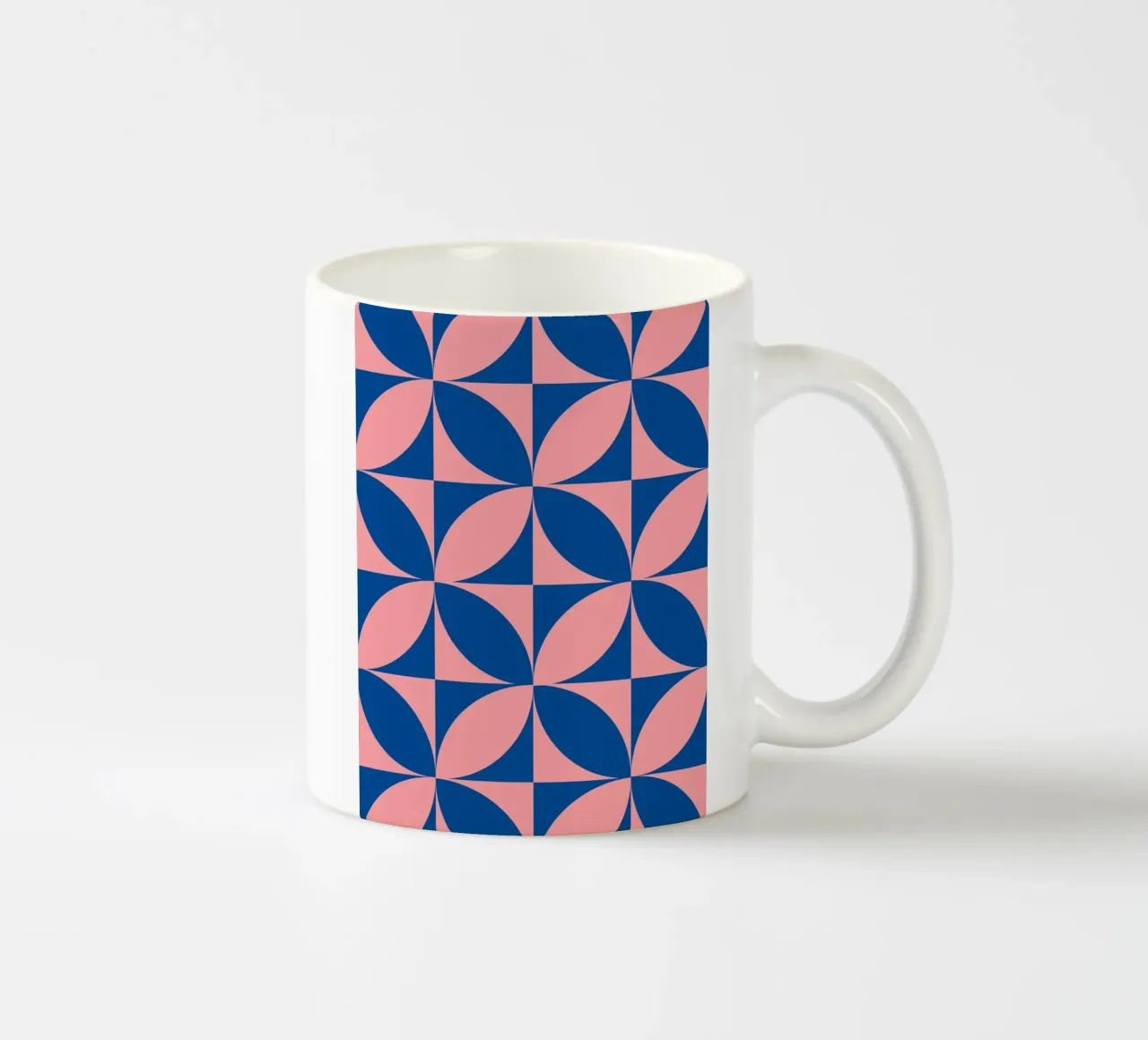 Geometria floreale retrò tazza in ceramica da Studio Vibe